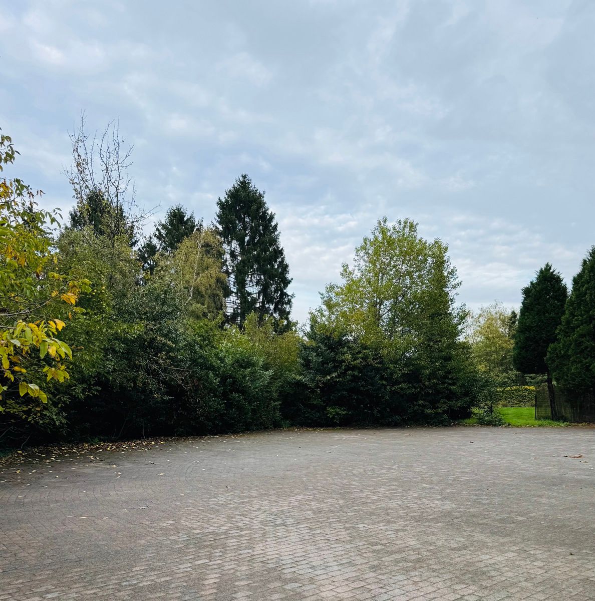 Gelijkvloers 3 slaapkamer appartement met grote garage. foto 14