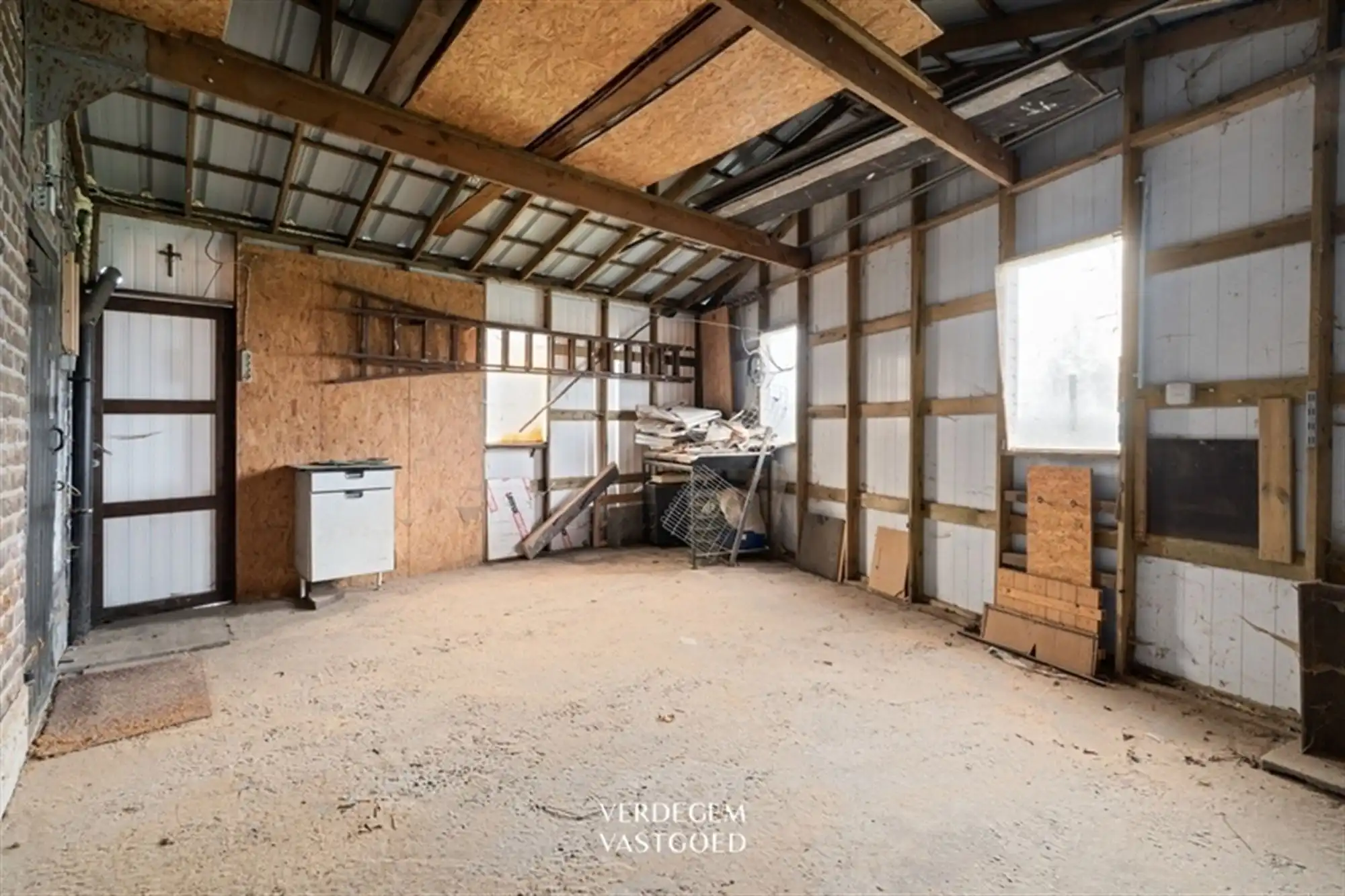 Vrijstaande woning met 2+1 slaapkamers, tuin en weidse zichten - te renoveren foto 17