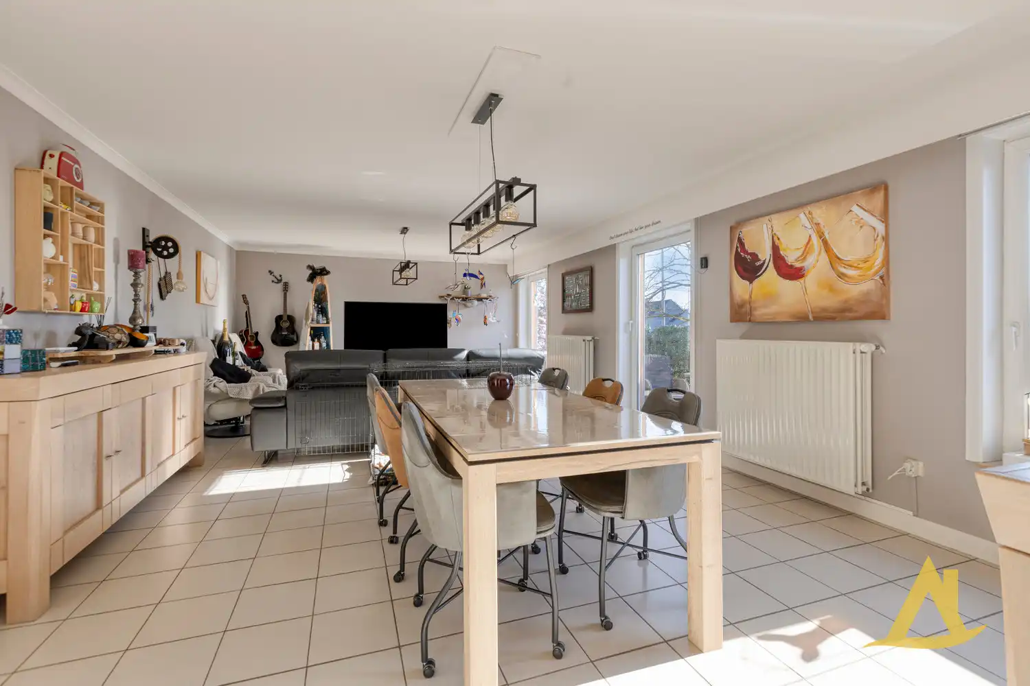 ZEER RUIM APPARTEMENT MET STUDIO EN 2 AUTOSTAANPLAATSEN TE DIEST! foto 5