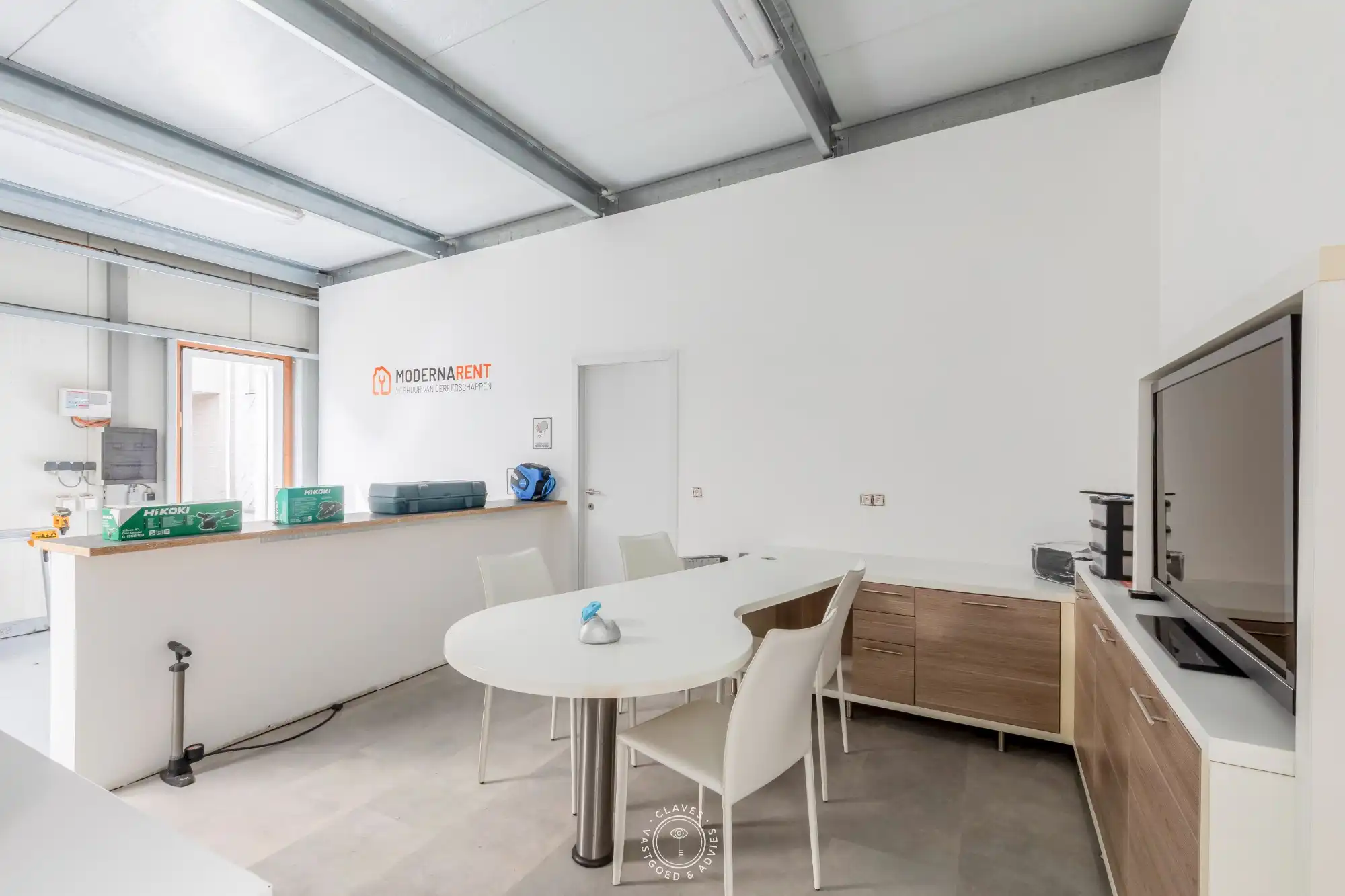 Instapklare gezinswoning met ruim magazijn foto 12