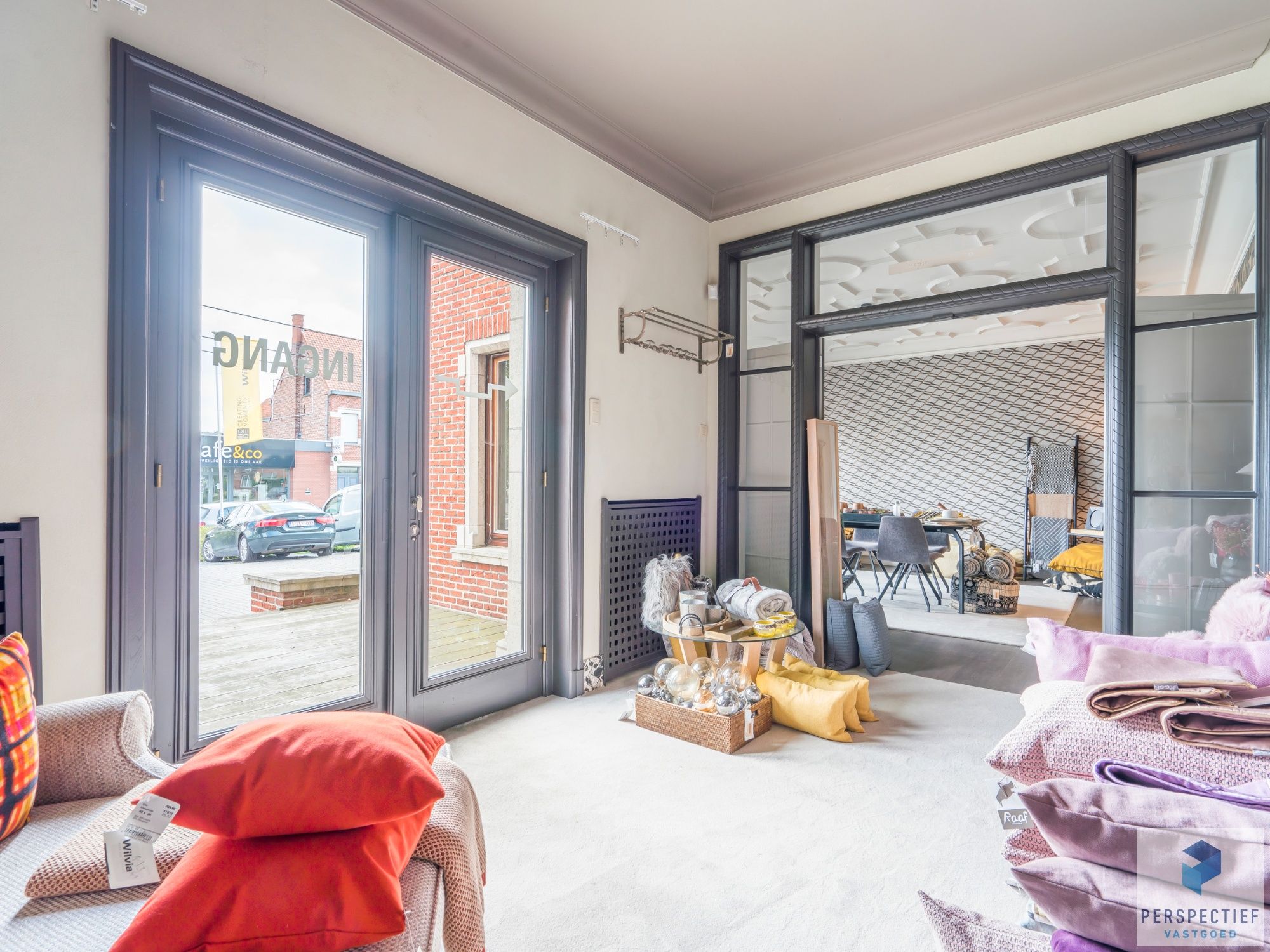 2 handelsruimtes + appartement met mogelijkheden op een strategische ligging te Roeselare foto 17