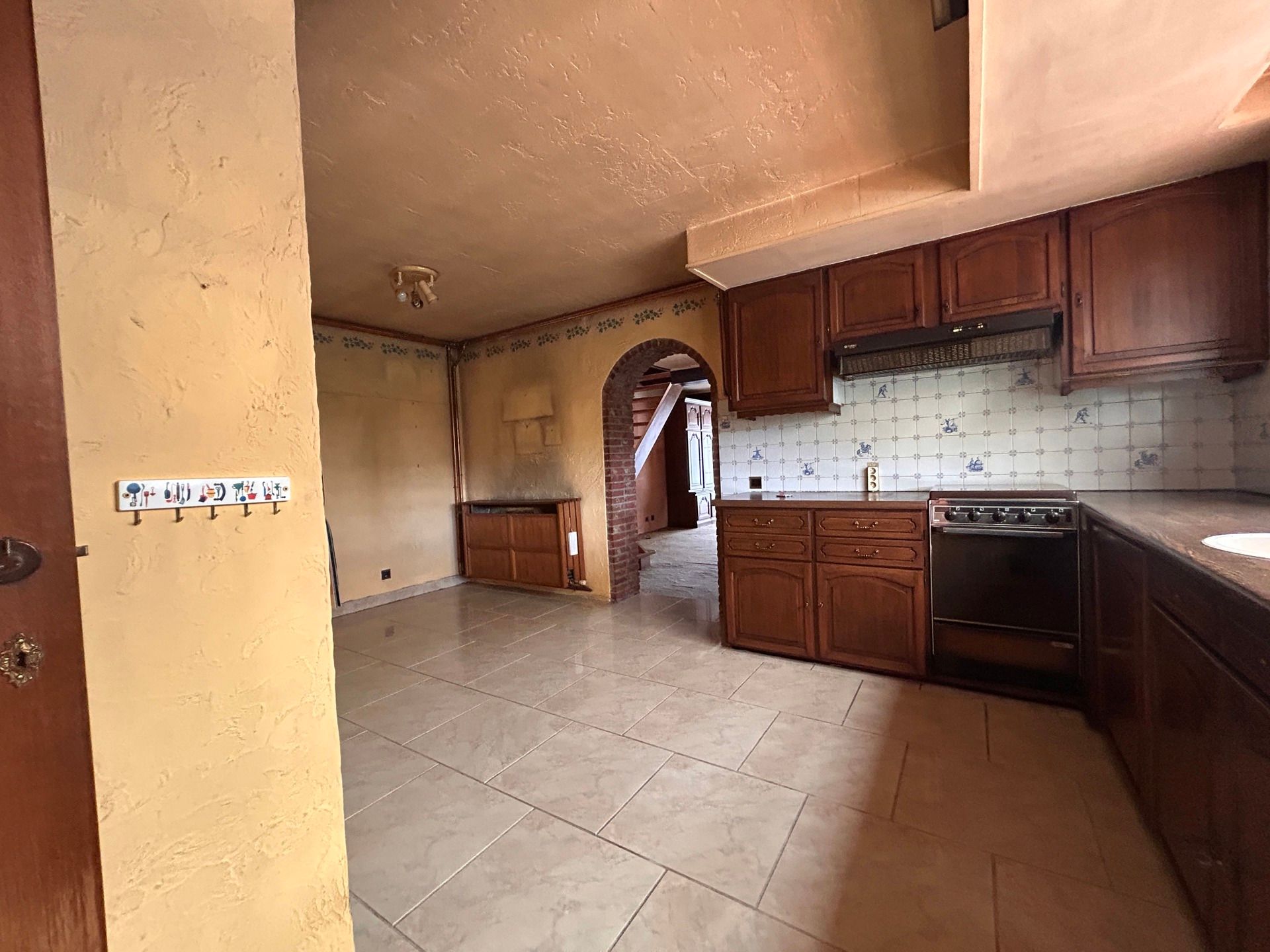 Te renoveren woning met 4 slpks op grondperceel van 933 m2 foto 8
