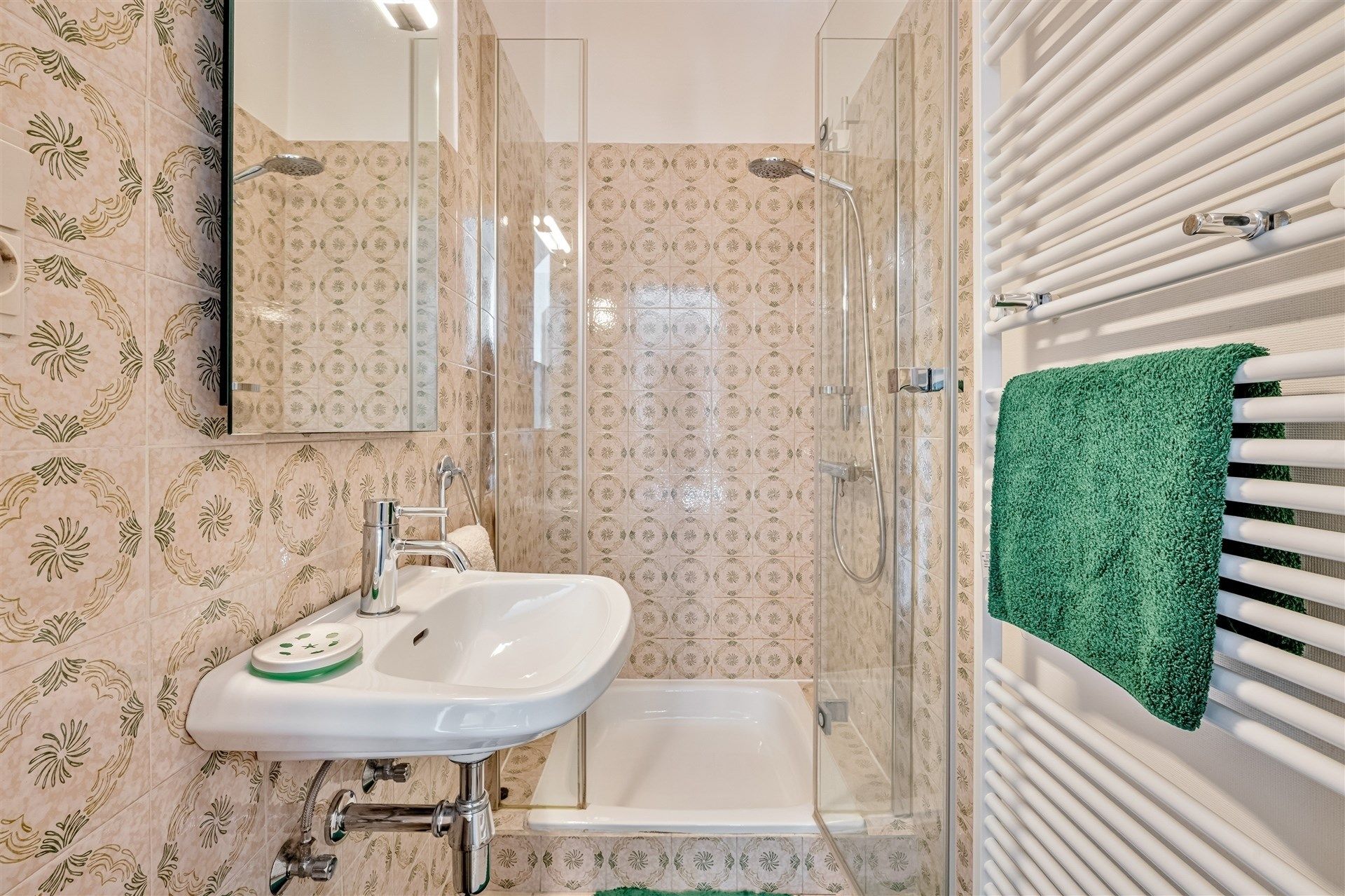 Topper! Instapklare woning in residentiële buurt, met zonnige tuin! foto 19