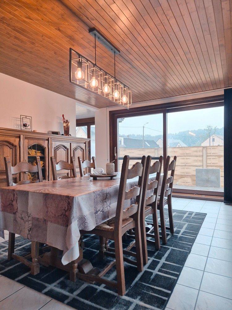 Prachtige villa uit de jaren 90 met drie slaapkamers en grote tuin! foto 9