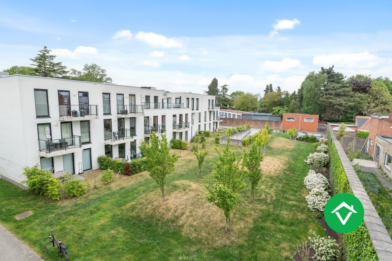 Recent, instapklaar appartement met één slaapkamer, ruim terras en autostaanplaats te Roeselare foto 22