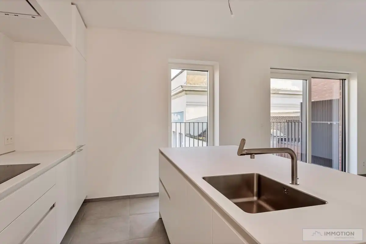 INSTAPKLAAR APPARTEMENT MET TERRAS EN PARKING foto 6
