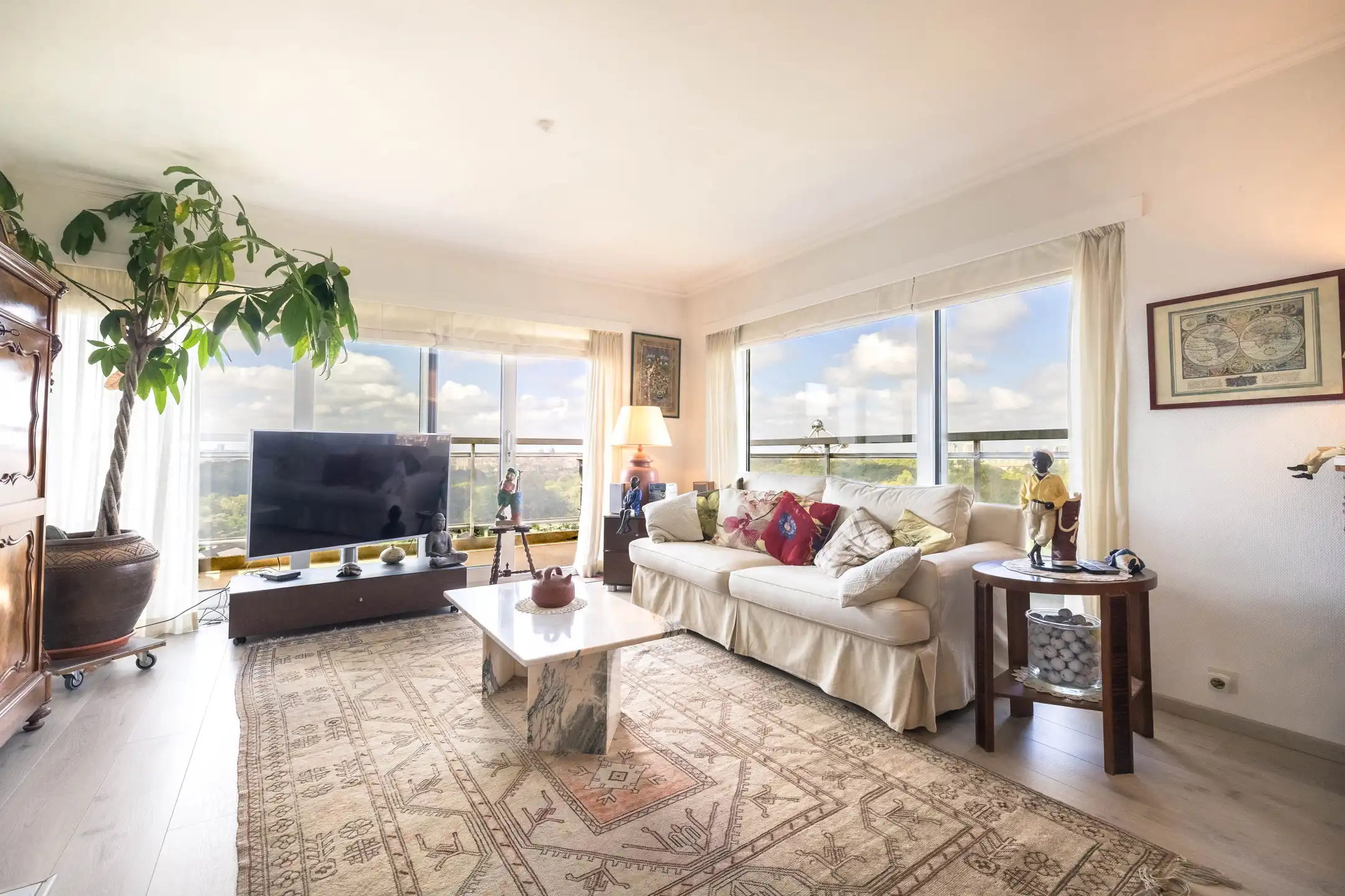 Prachtig appartement met 2 slaapkamers + garage foto 2