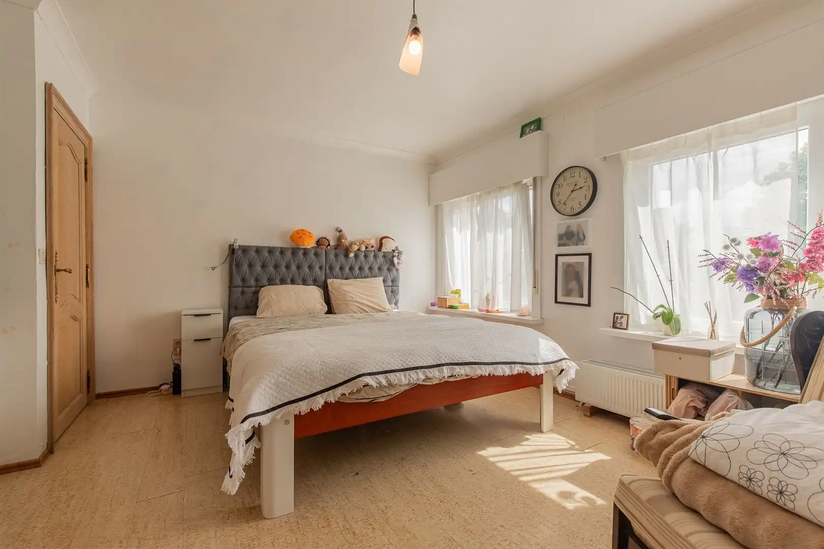 Volledig gerenoveerde woning met zwemvijver en ruime garage foto 19