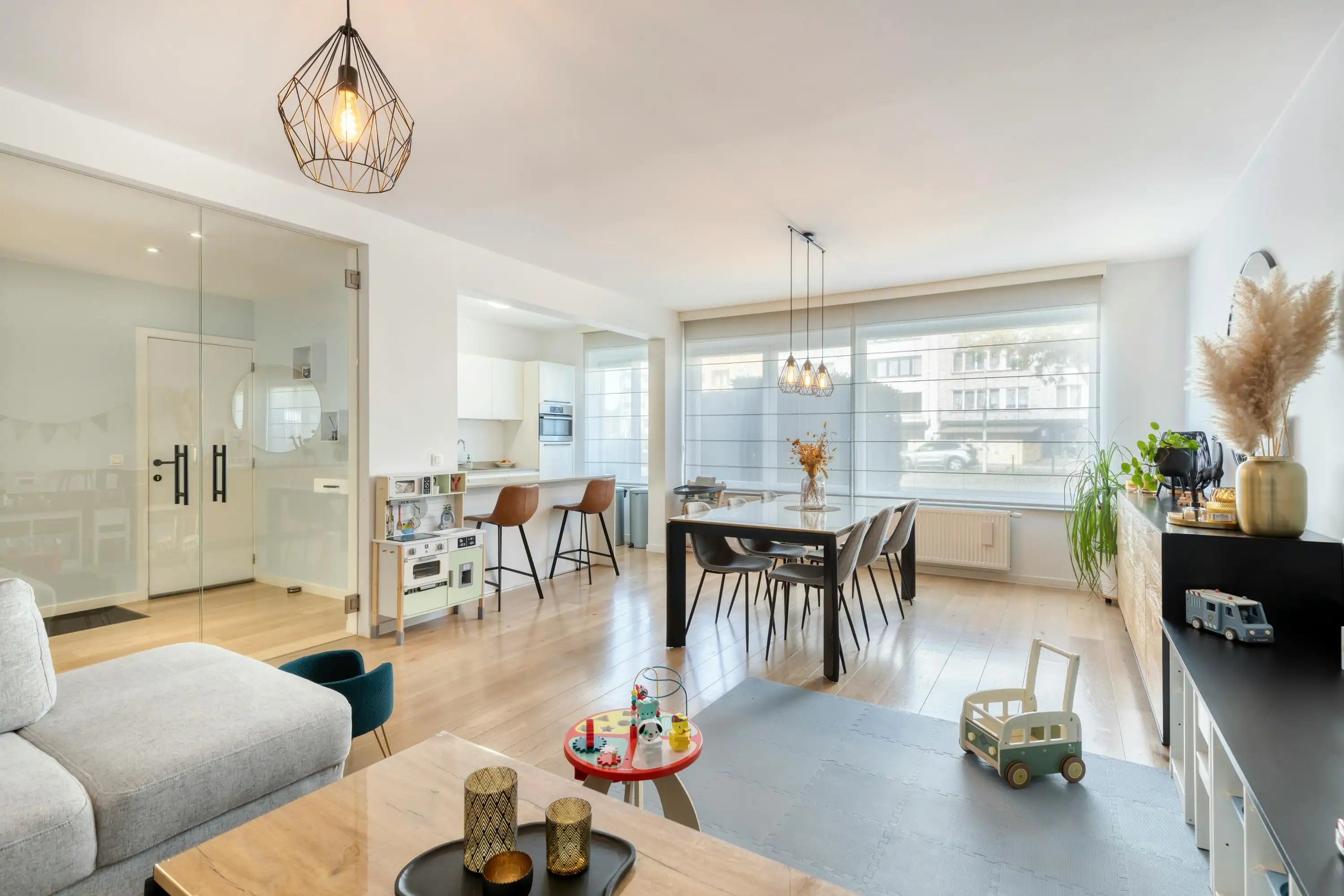 Kwalitatief appartement met 3 slaapkamers te koop in Merksem foto 3