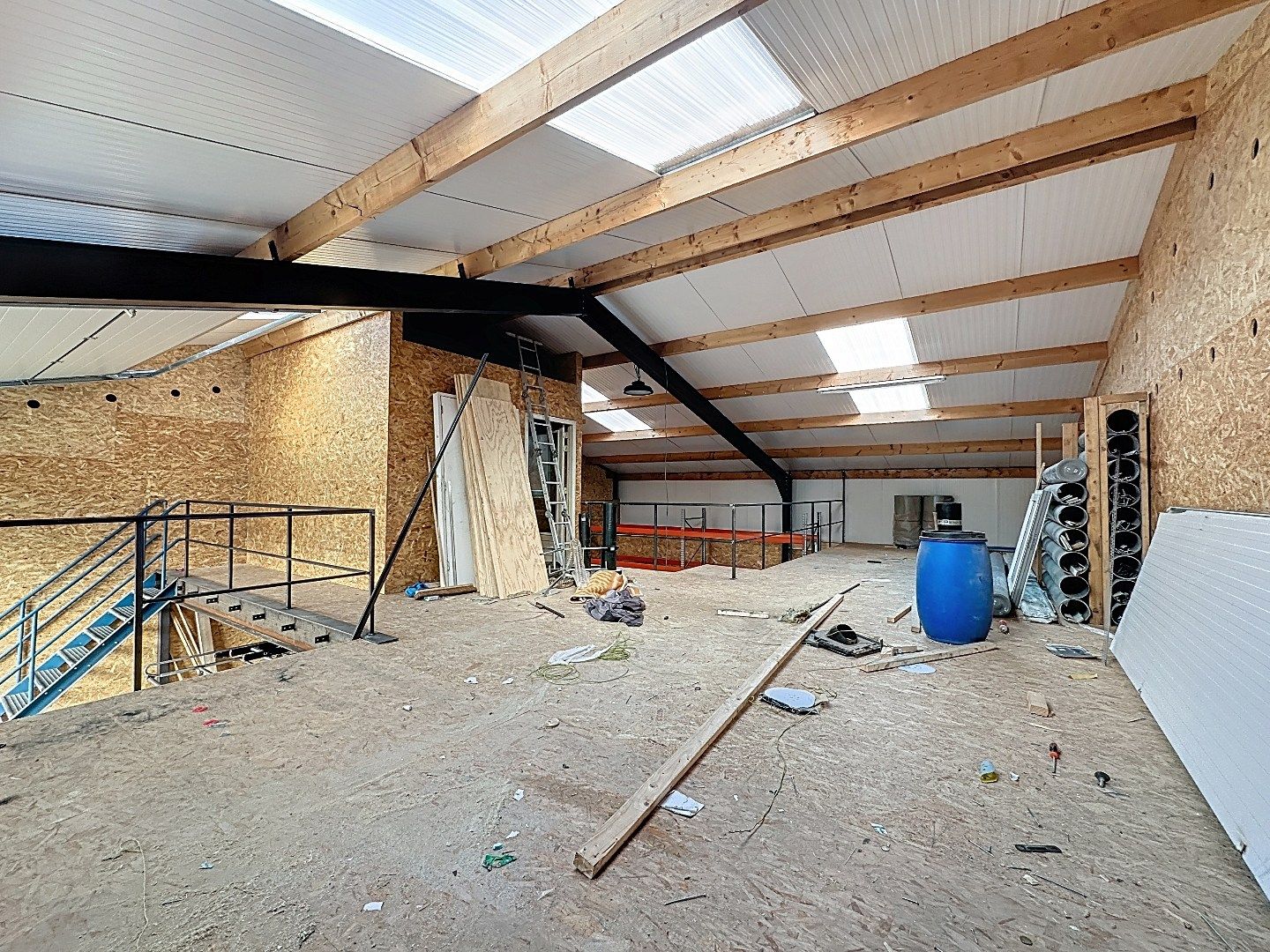 Veelzijdige loods met uitbreidbaar buitenterrein foto 7