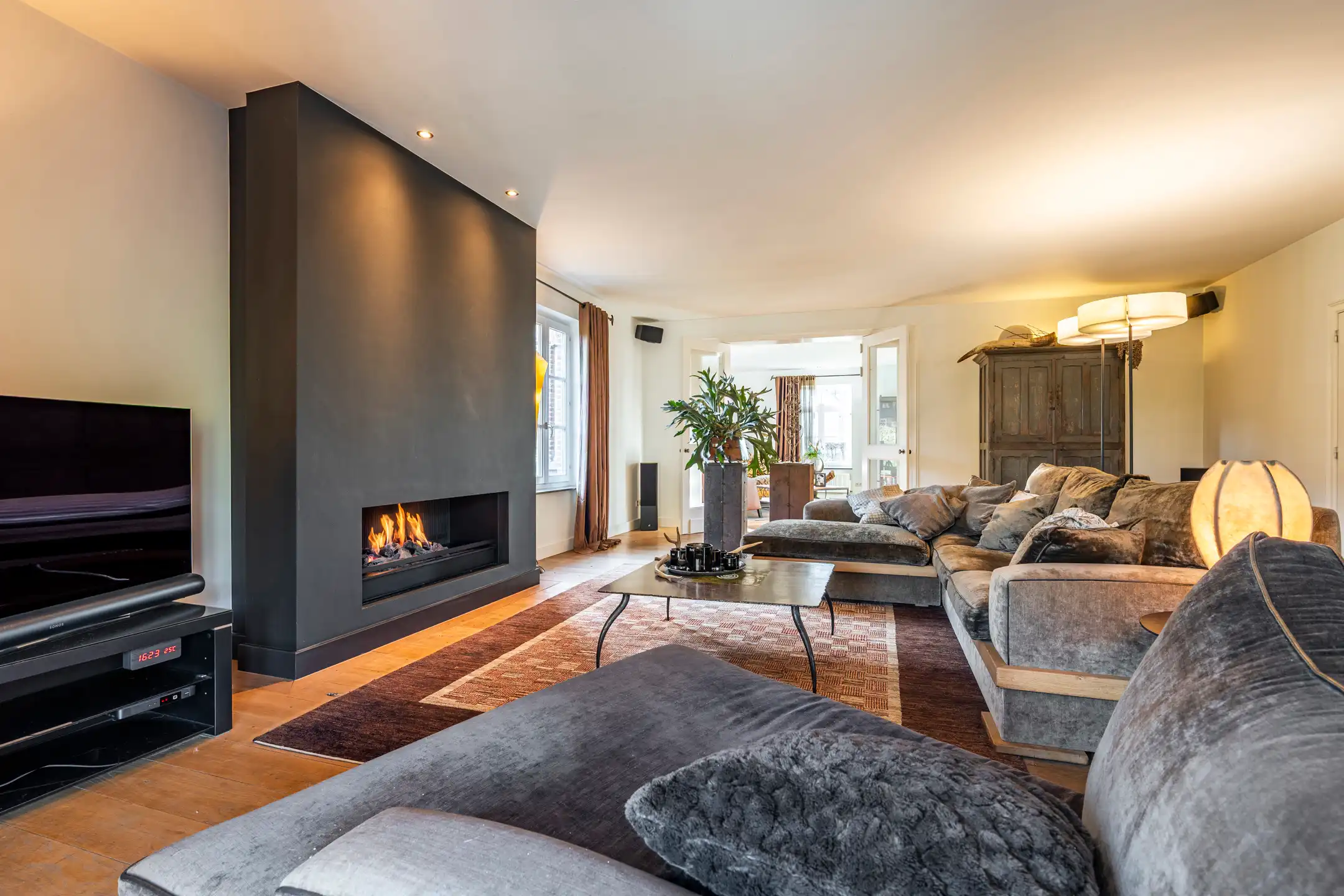 Luxe  villa met een oppervlakte van 475m²  op 1.383m² grond. foto 6