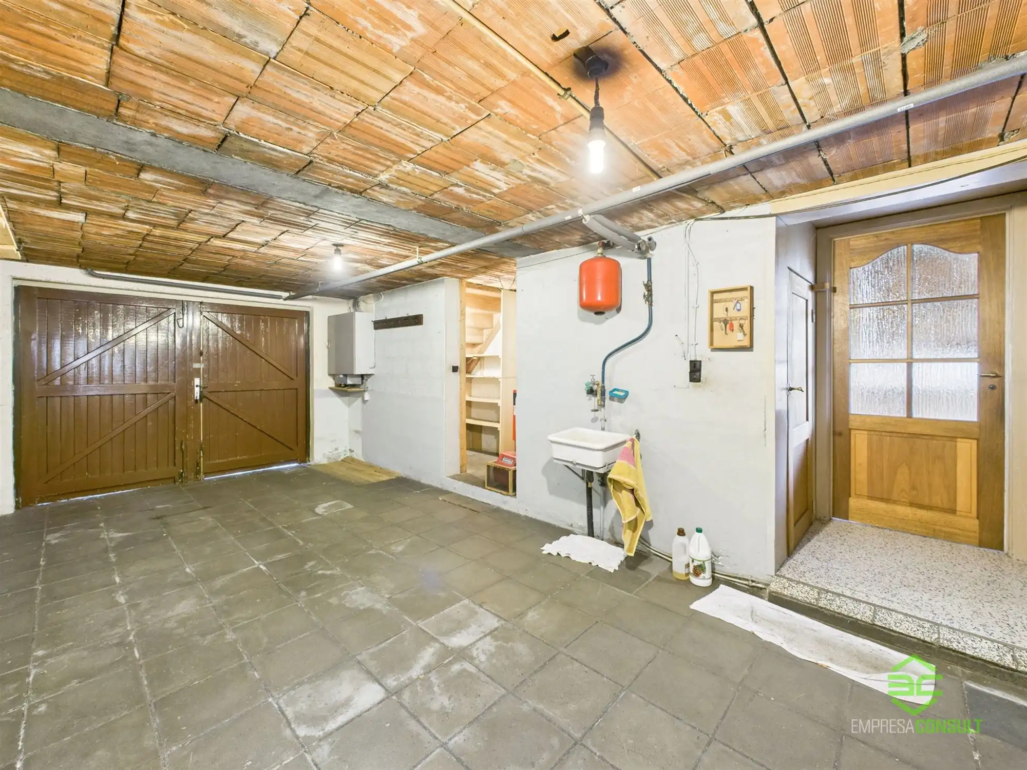 Op te frissen gezinswoning op een rustige locatie! foto 8