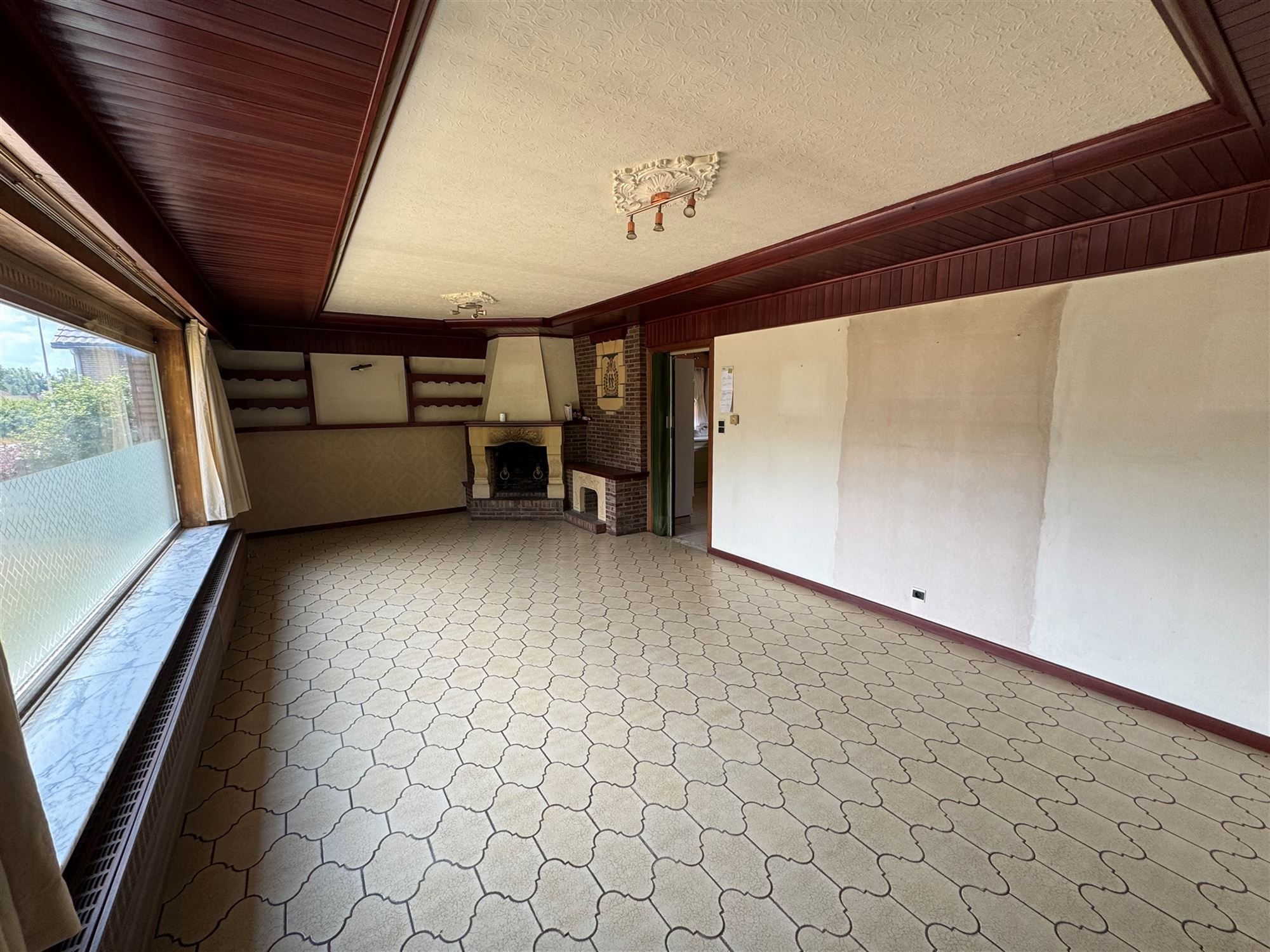 GOED ONDERHOUDEN GELIJKVLOERSE WONING (181M2) MET 3 SLAAPKAMERS EN GROTE TUIN (12A53) TE KOERSEL foto 2