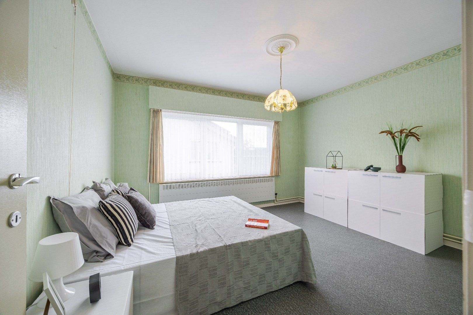 Goed onderhouden woning met ruime tuin in St-Joris. foto 10