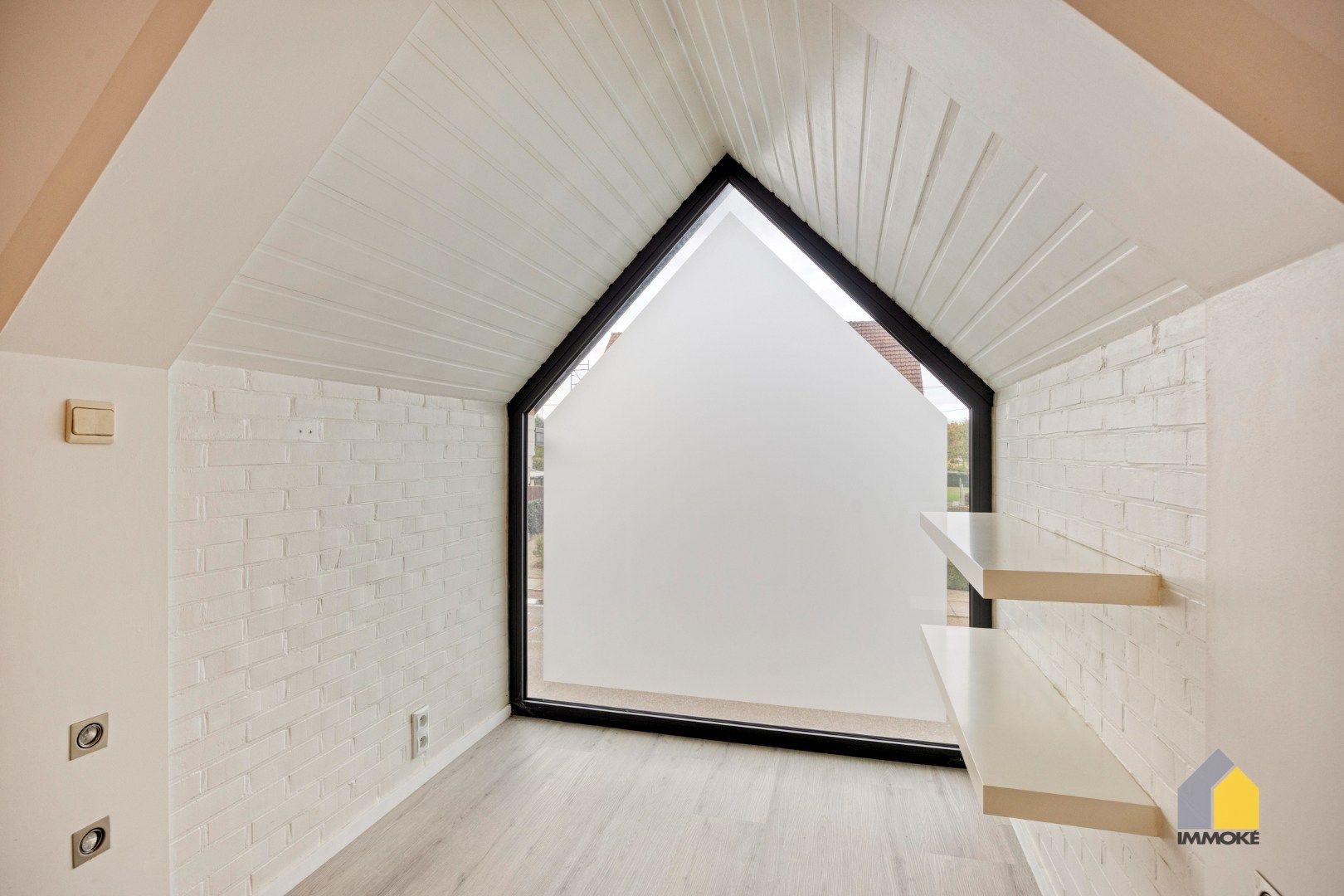 Modern appartement met 2 slpks en parking. foto 21