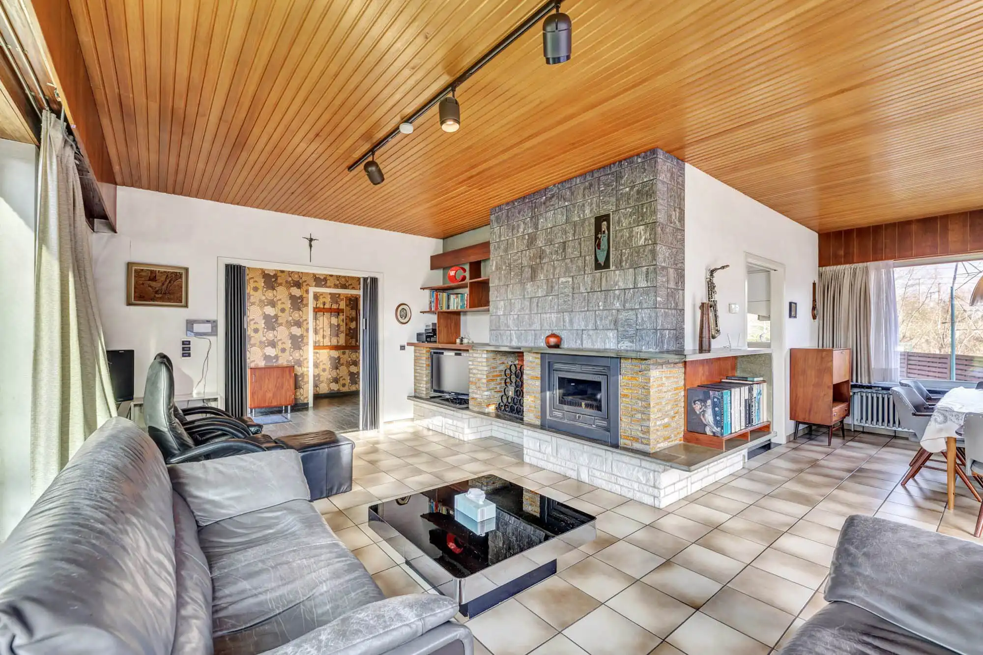 Bungalow met garage en tuintje op strategische ligging foto 6