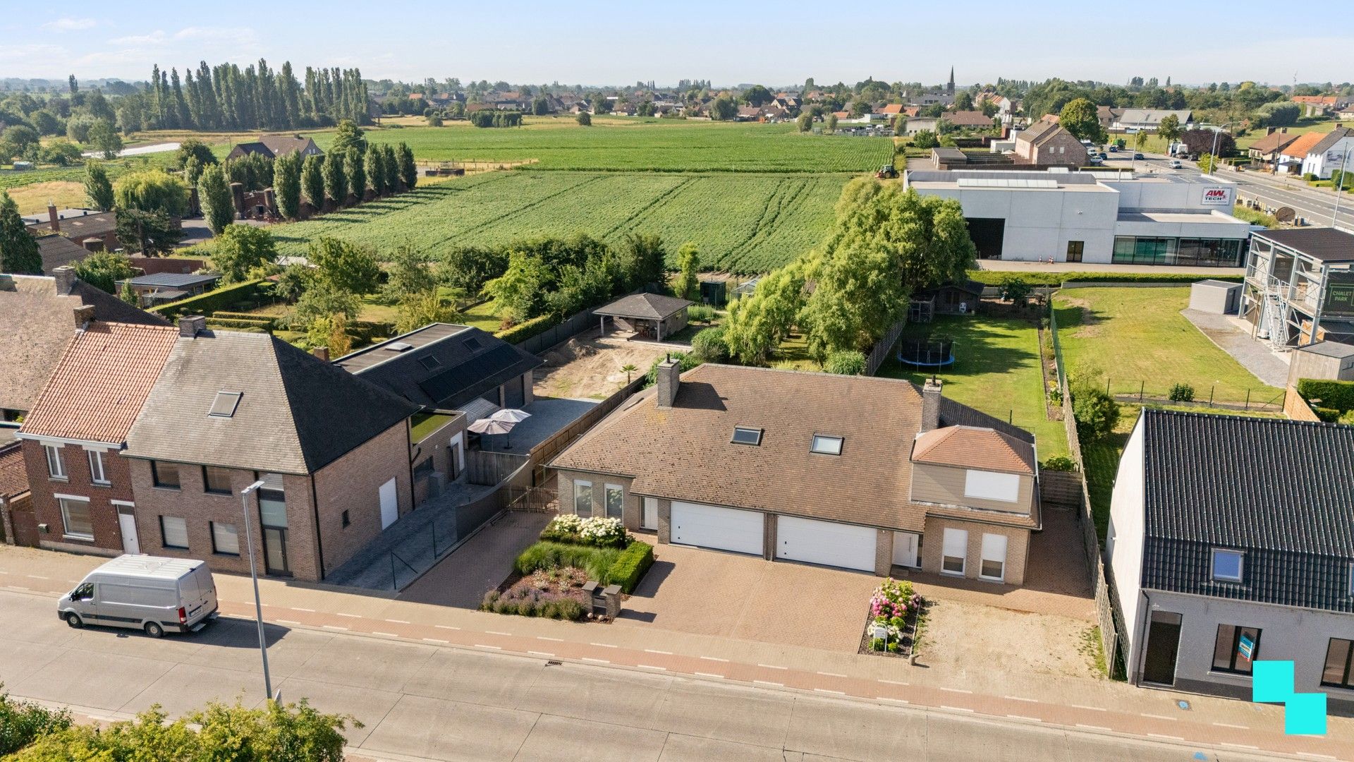 Recente half open woning met grote tuin - Roeselare foto {{pictureIndex}}