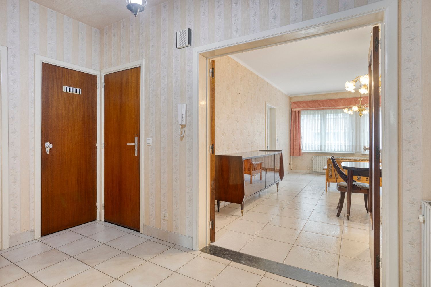 Te renoveren gelijkvloers appartement met 2 slaapkamers en tuin! foto 5