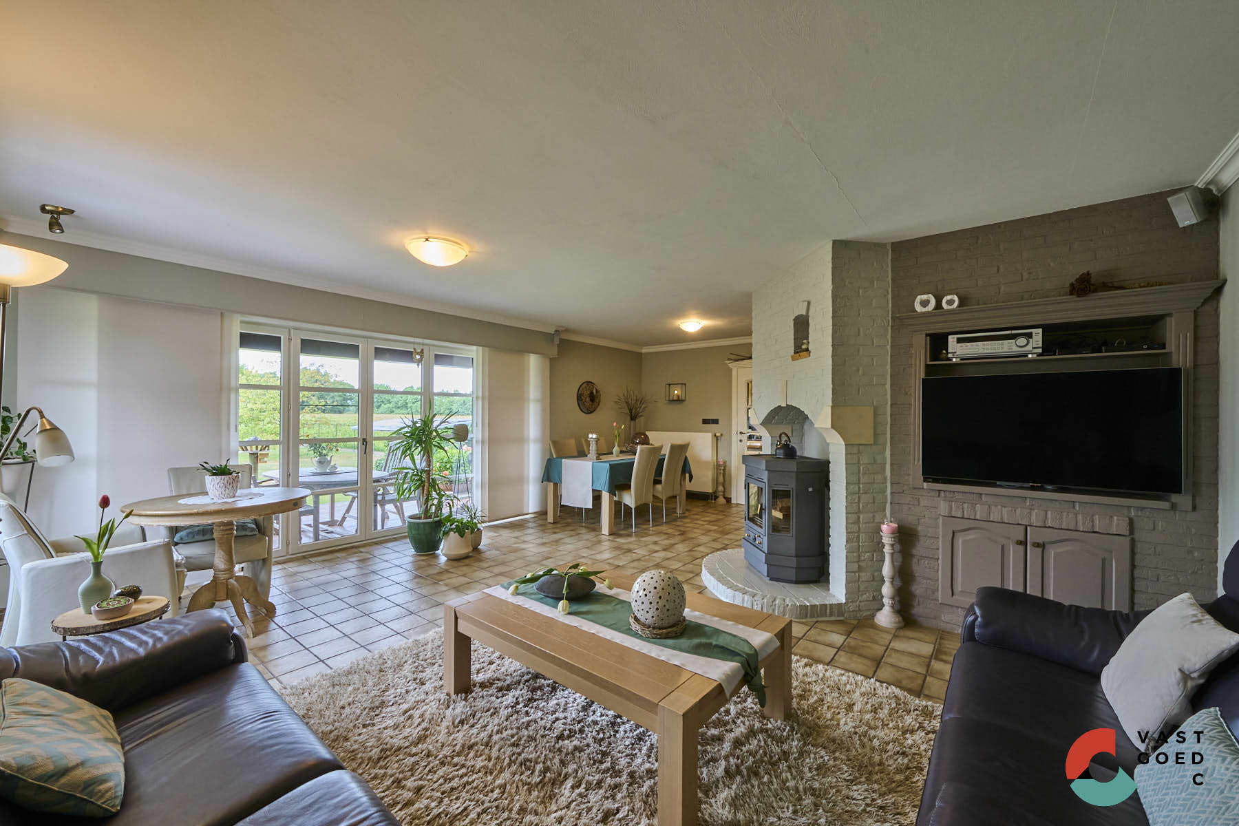 Ruime gezinswoning omringd door groen op een perceel met vrij uitzicht foto 8