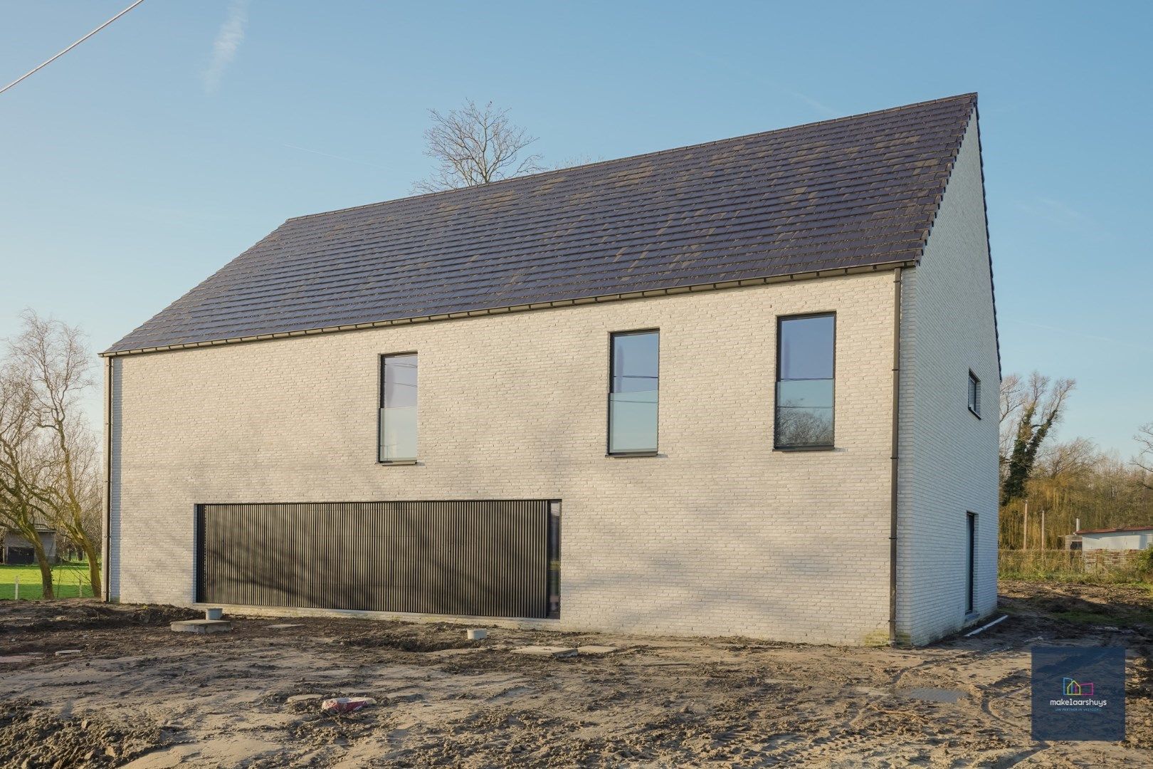 Zeer ruime halfopen casco villawoning met mooie tuin en garage foto 38