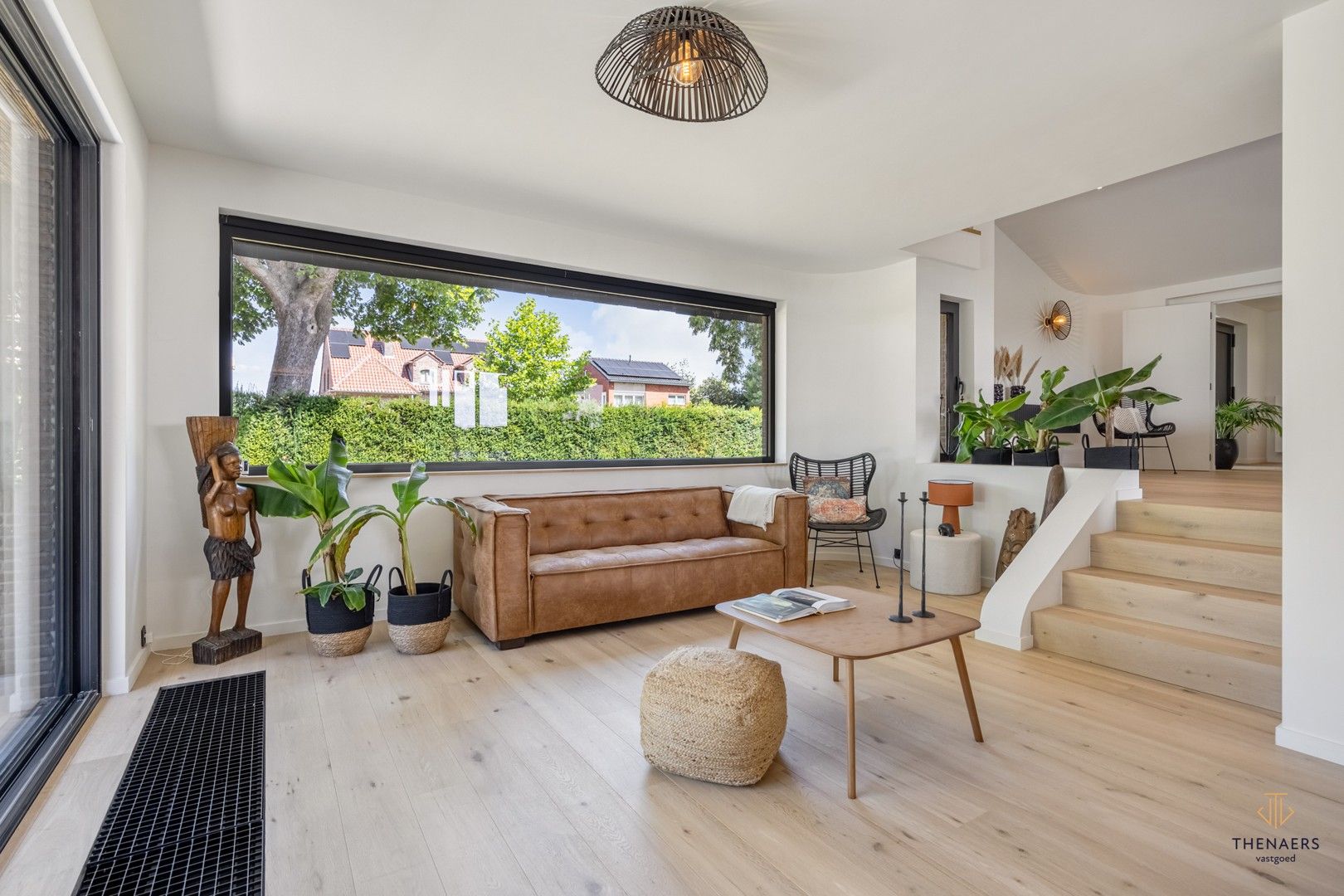 UNIEKE GERENOVEERDE WONING MET 4 SLAAPKAMERS EN PRACHTIG UITZICHT OP DE VELDEN. foto 3
