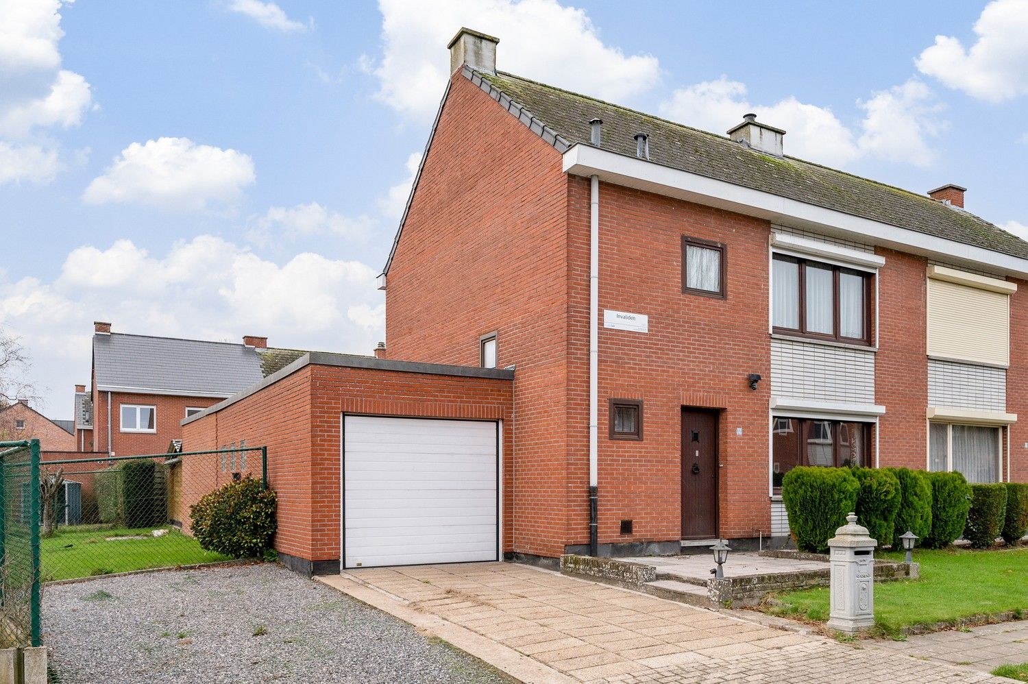 Hoofdfoto van de publicatie: HOB | 3 SLKS | GARAGE