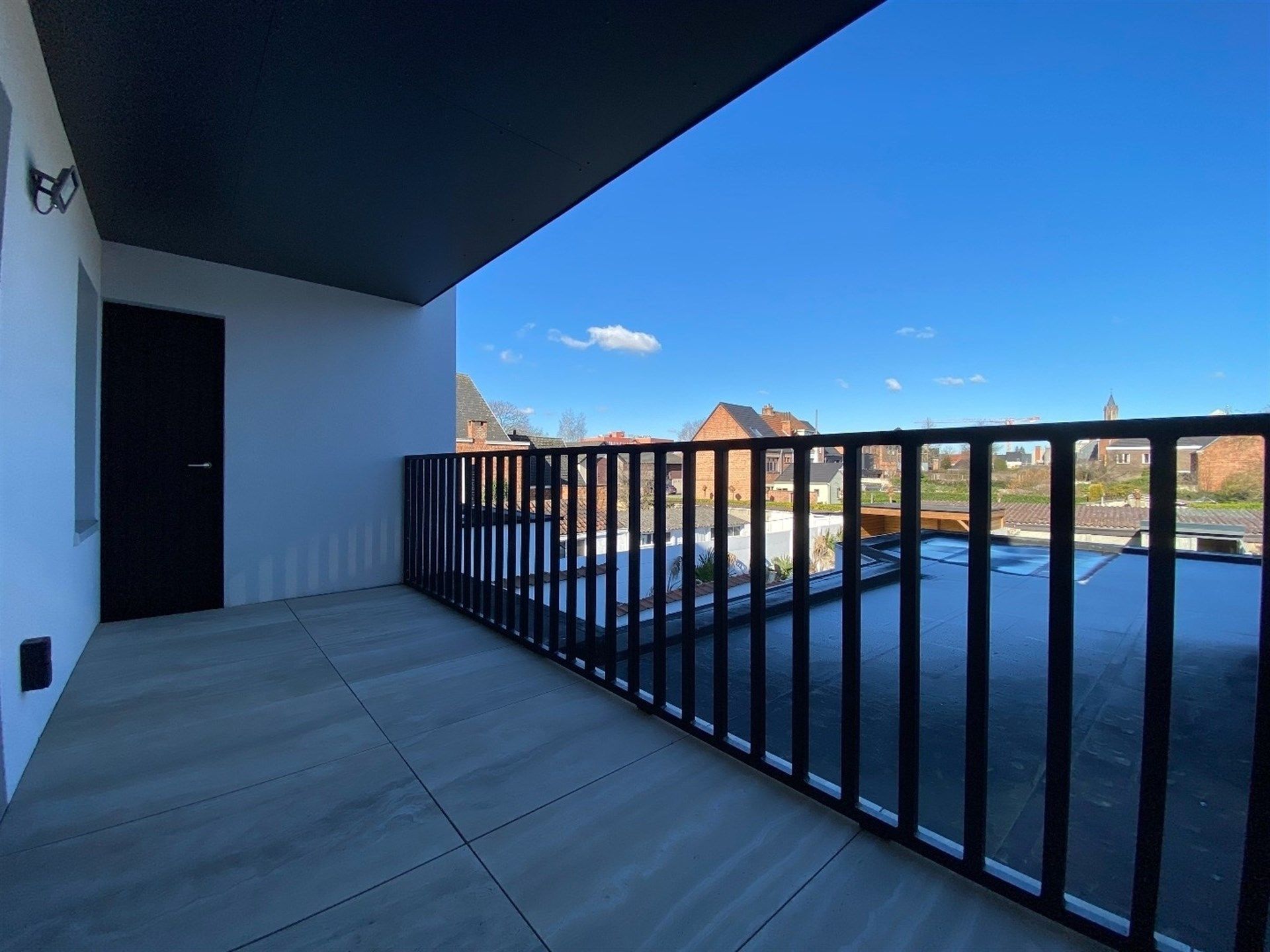 Totaal gerenoveerd, energiezuinige 2 slaapkamer appartement met terras. foto 10