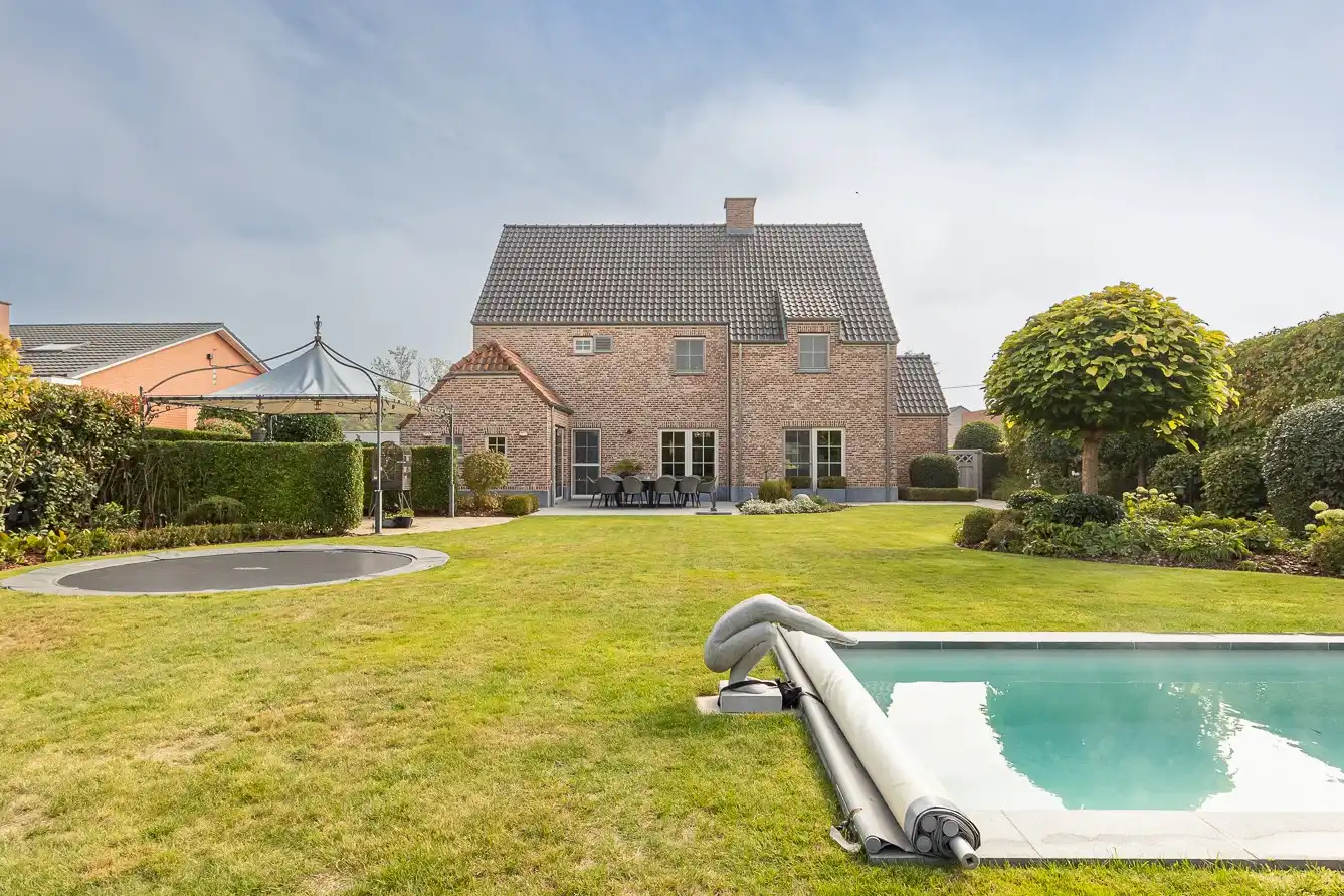 Ruime tijdloze villa met zwembad, poolhouse & prachtige tuin in Boortmeerbeek foto {{pictureIndex}}