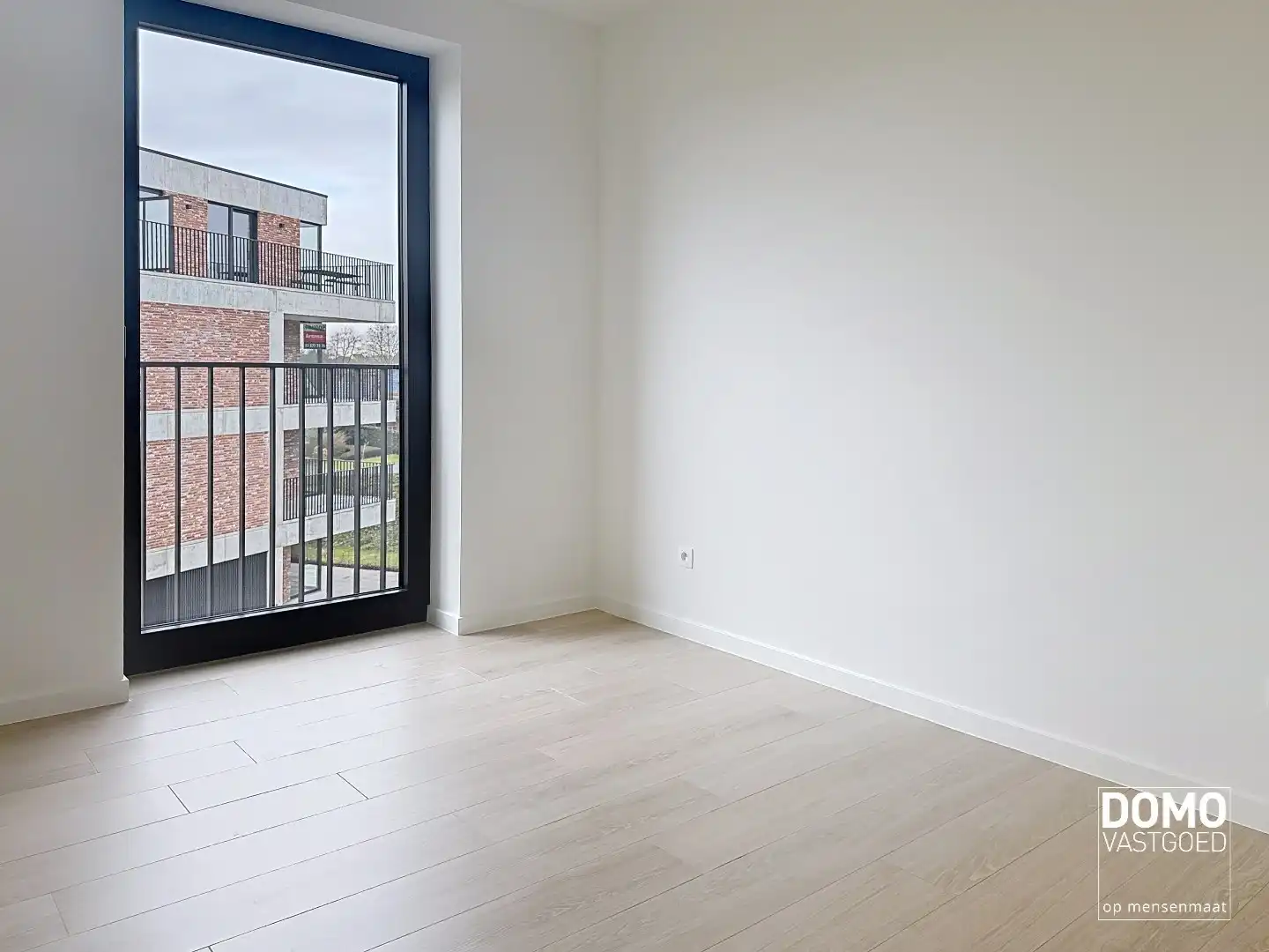 RUIM APPARTEMENT MET PRACHTIG TERRAS, LIFT EN GARAGEBOX IN CENTRUM KERMT foto 8