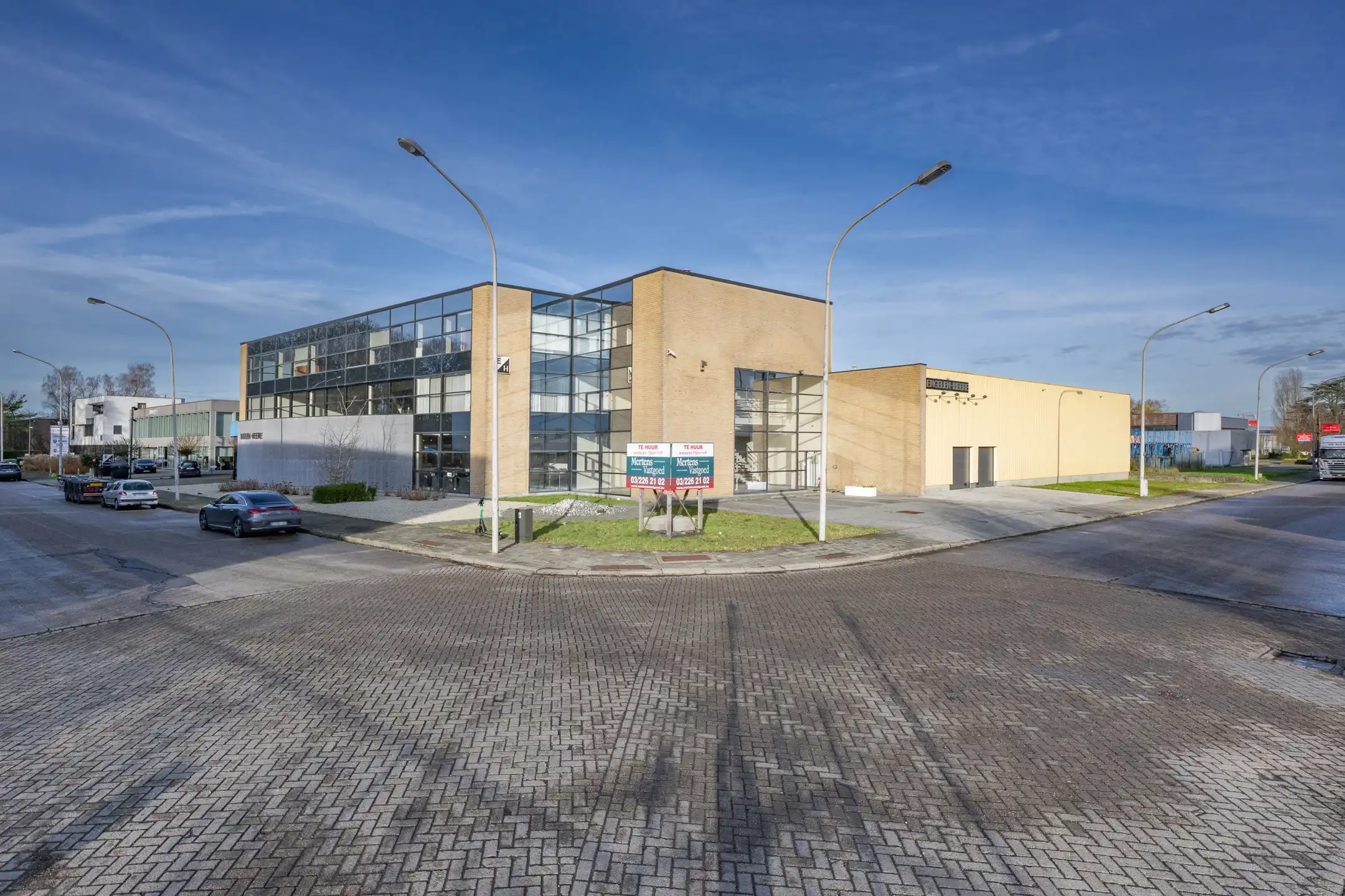 Kantoor te huur foto {{pictureIndex}}