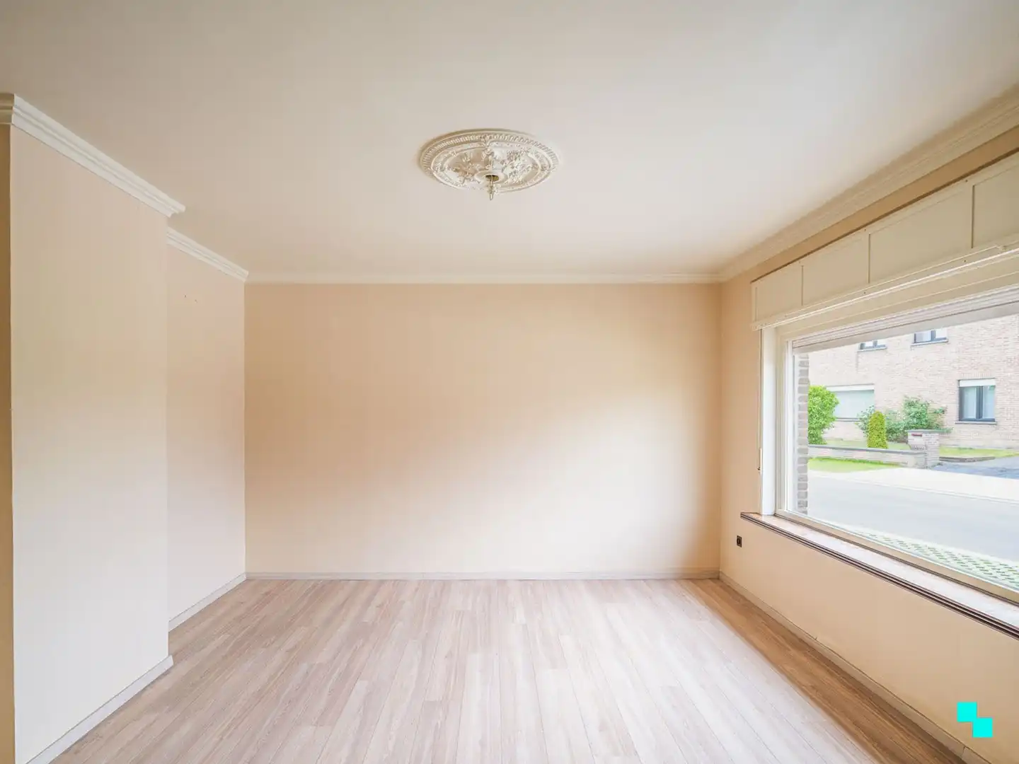 Ruime, te renoveren woning in het mooie Asper foto 3