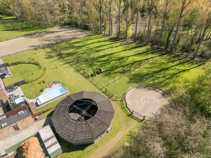 Moderne villa met hippisch complex op 15.856m²  foto 25