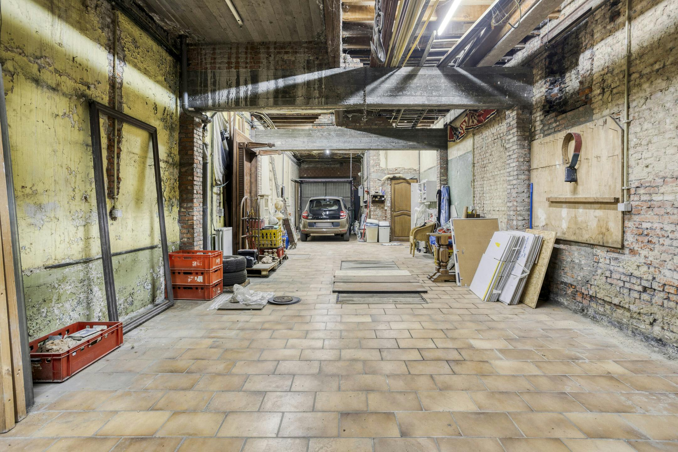 Huis met 4 slaapkamers en magazijn te koop in Borgerhout foto 5