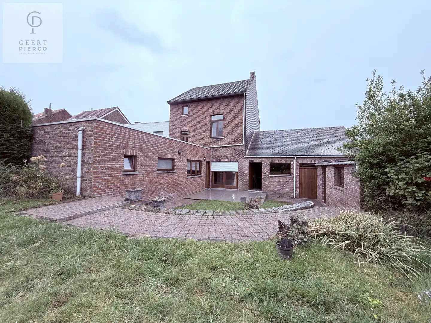 Eigentijdse woonst met ruime tuin foto 33