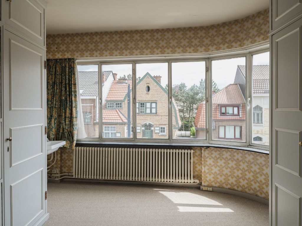 Omgeving Sint-Pieters station - Imposante half vrijstaande villa met parktuin, in nieuwe zakelijkheid naar een ontwerp van architect Geo Bontinck (1935). foto 19