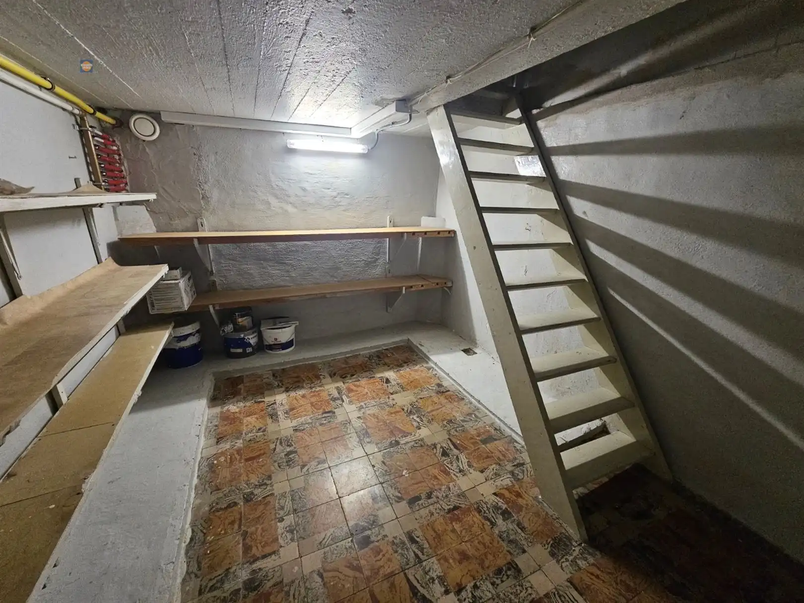 Recent gerenoveerde rijwoning met garage, tuin en 2 slaapkamers foto 17