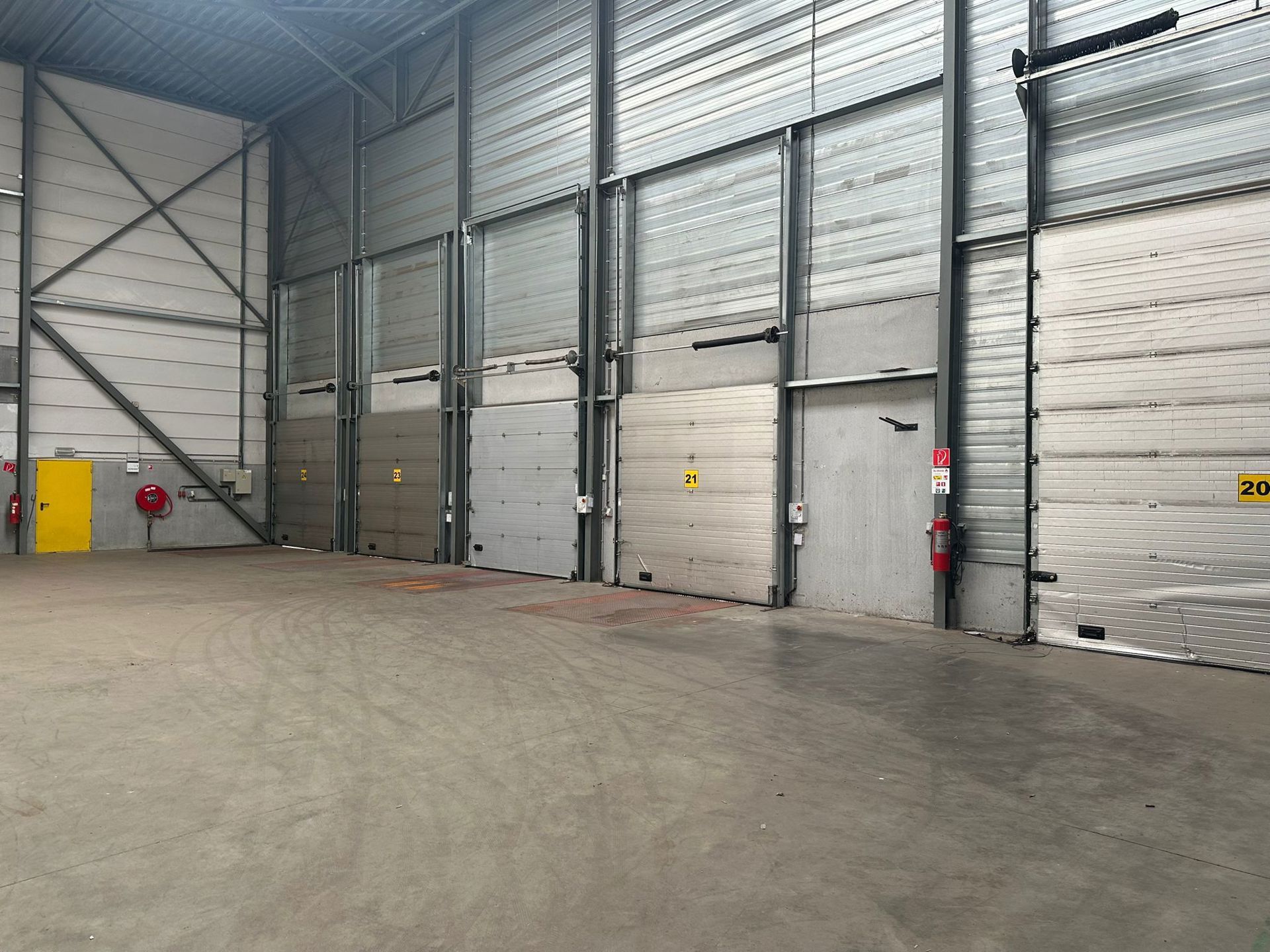 Te Huur Logistiek Magazijn in de Transportzone van Meer foto 4