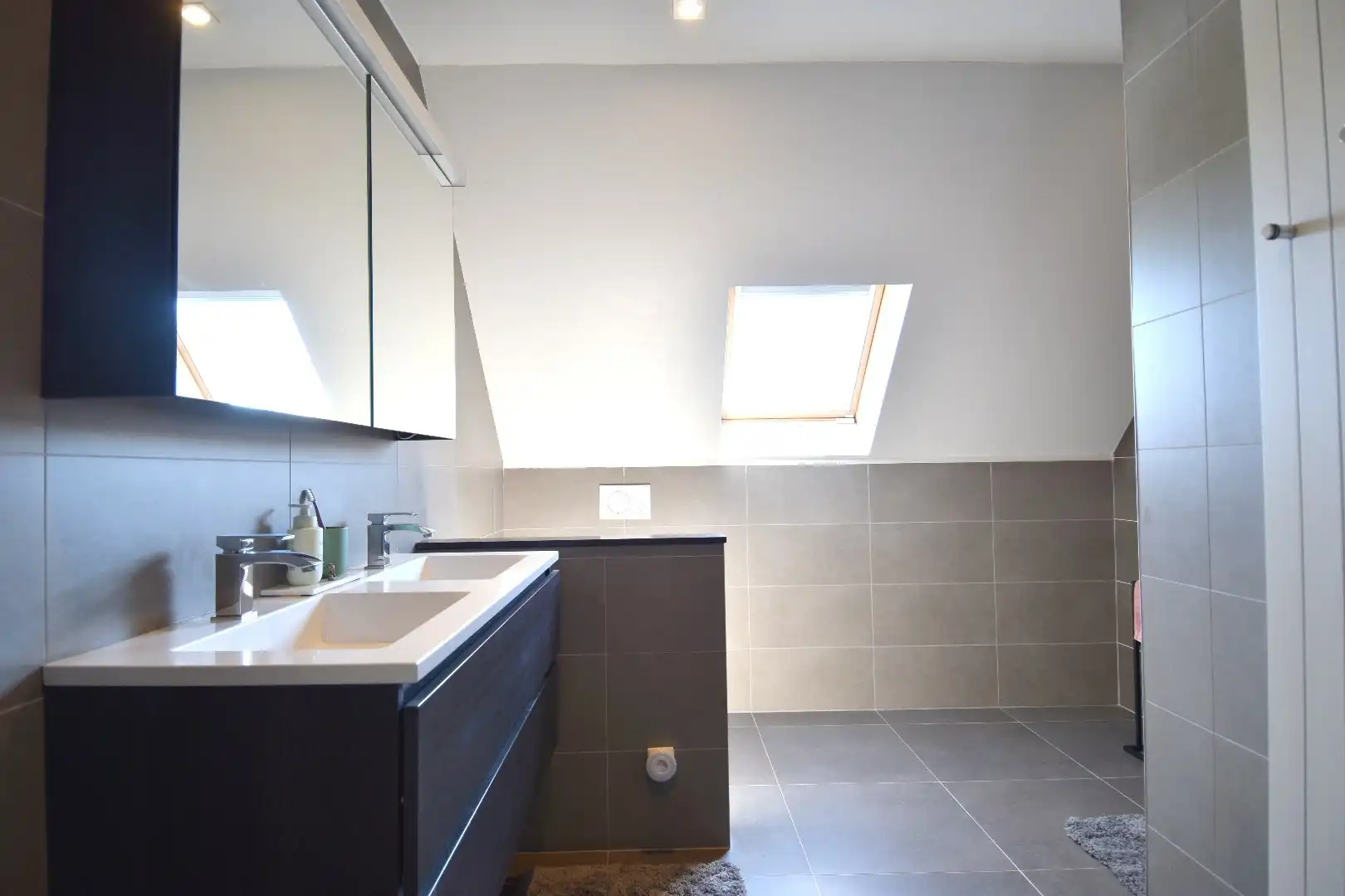 Villa met 4 slaapkamers, zwembad en mooie volumes te koop in Moorsele foto 25