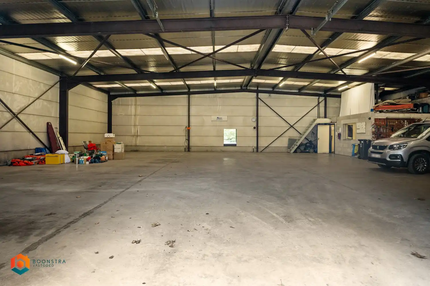 Te renoveren woning met 4 slpkrs en magazijn van 360m² op ruim perceel van 5730m² foto 5