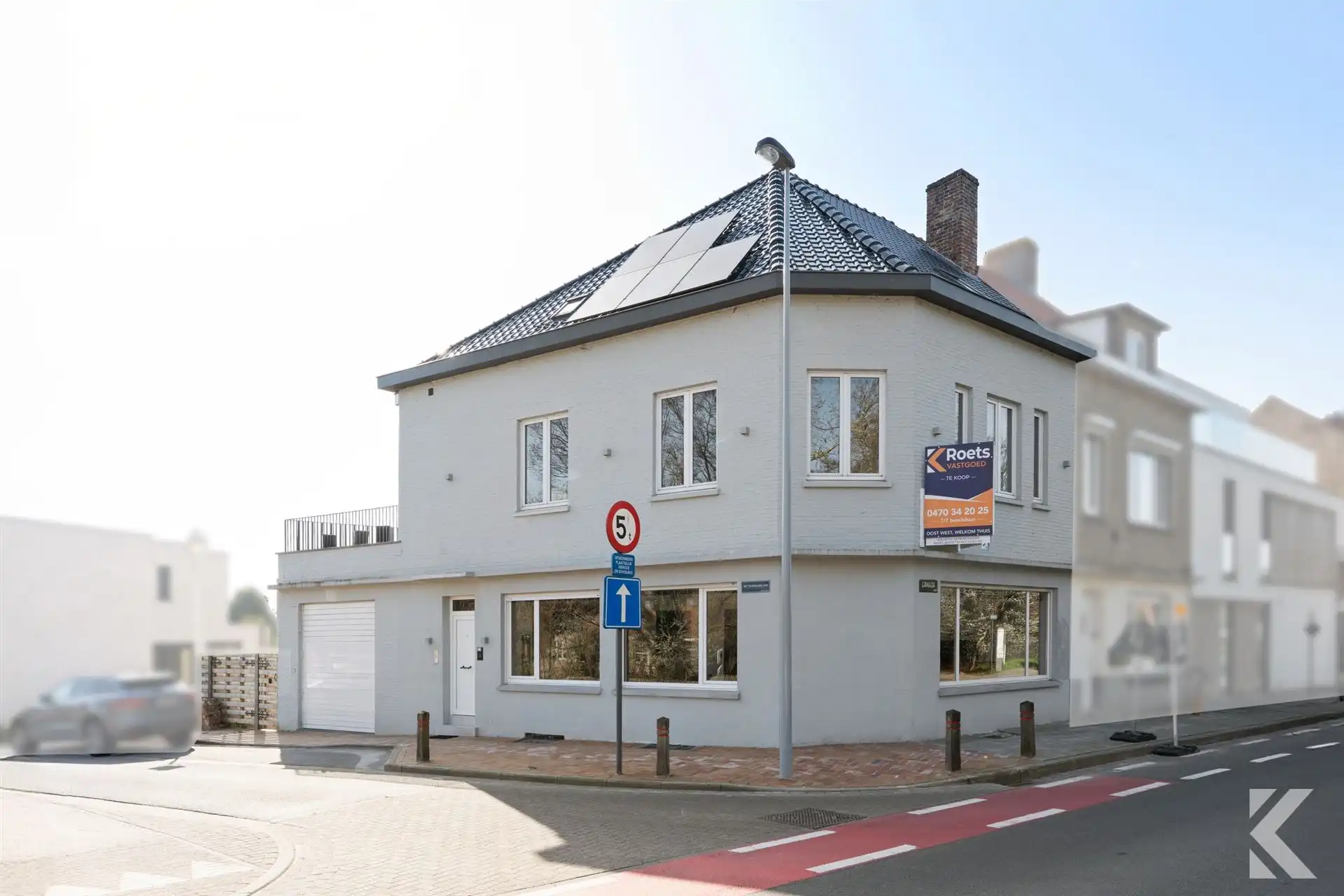 Gigantische, prachtig gerenoveerde woning met garage foto {{pictureIndex}}