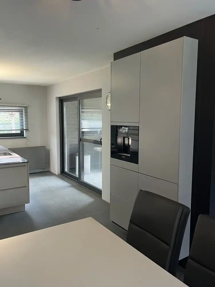 Licht, ruimte en luxe: energiezuinige, recente villa met 5 slk te koop in Maasmechelen! foto 15