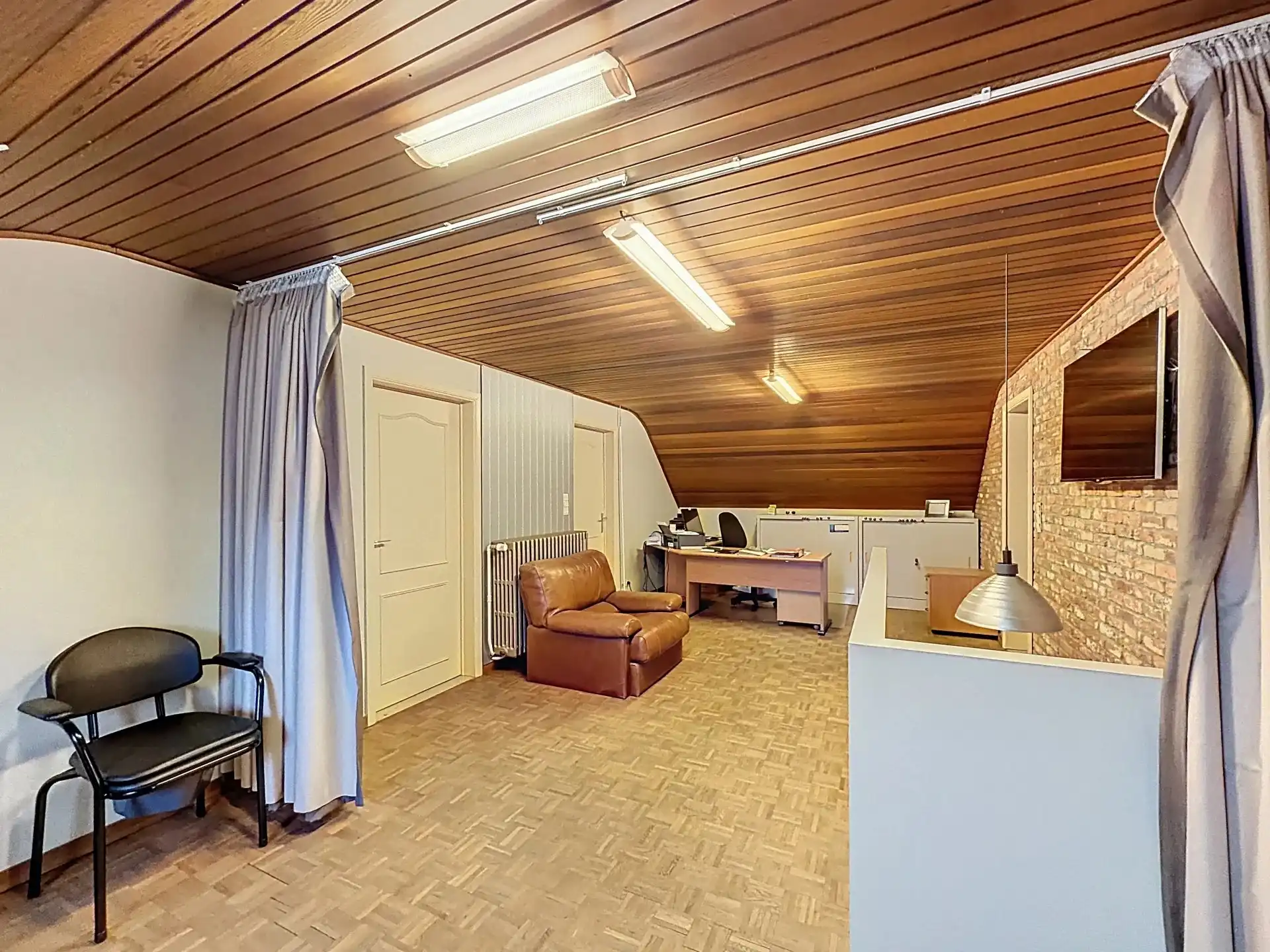 Op te frissen woning met 4 slaapkamers op een groot perceel. foto 23