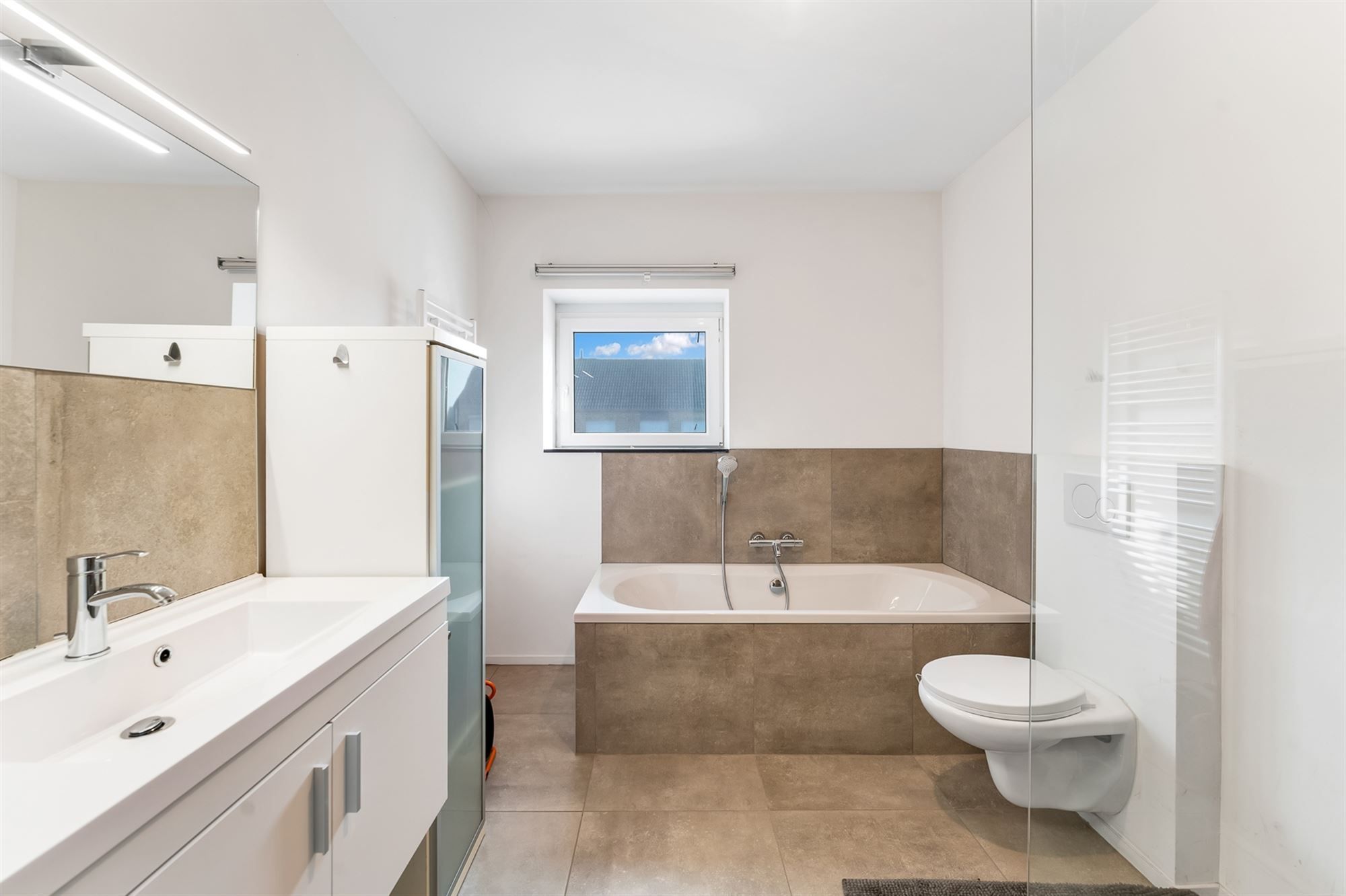 PERFECT ONDERHOUDEN EN INSTAPKLARE WONING MET 3 SLAAPKAMERS EN INPANDIGE GARAGE TE OLMEN foto 13