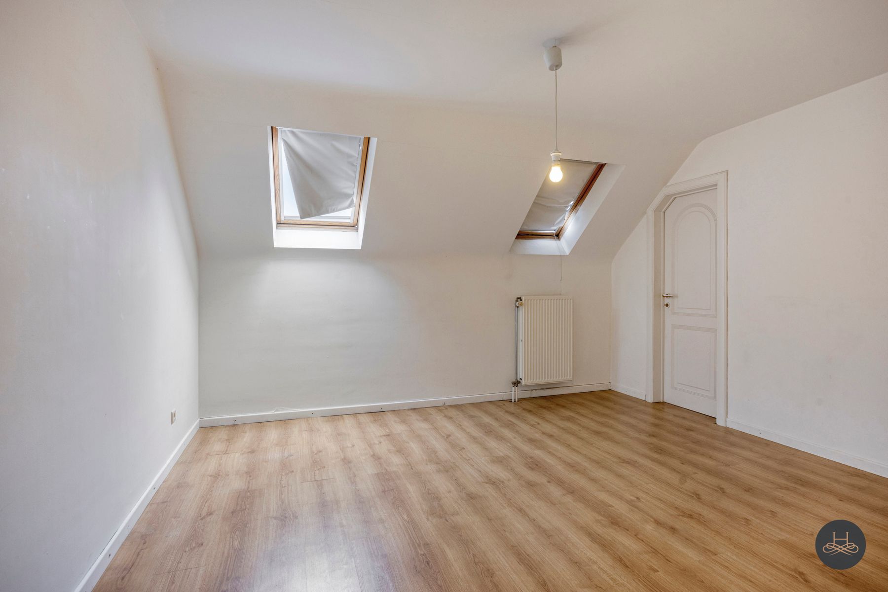Ruime woonst met achterliggende loods - aandelenoverdracht foto 24