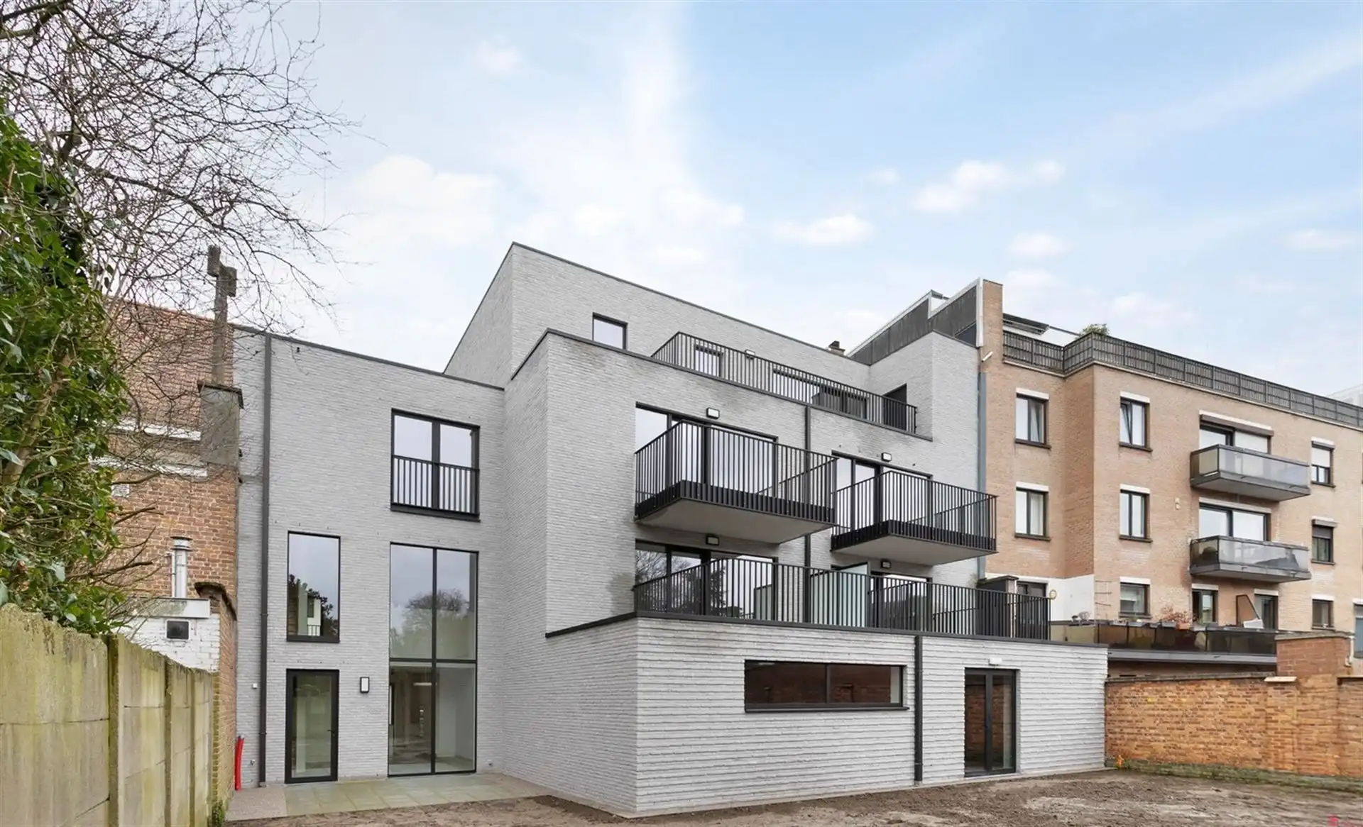 Recent, modern appartement nabij het centrum foto 3