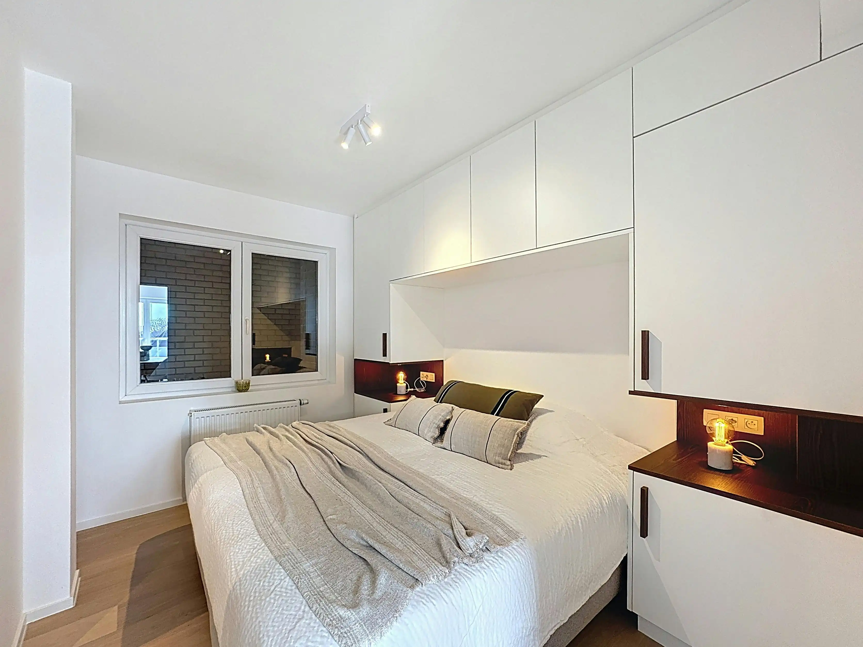 Gerenoveerd appartement met 2 slaapkamers te koop in Heist foto 12