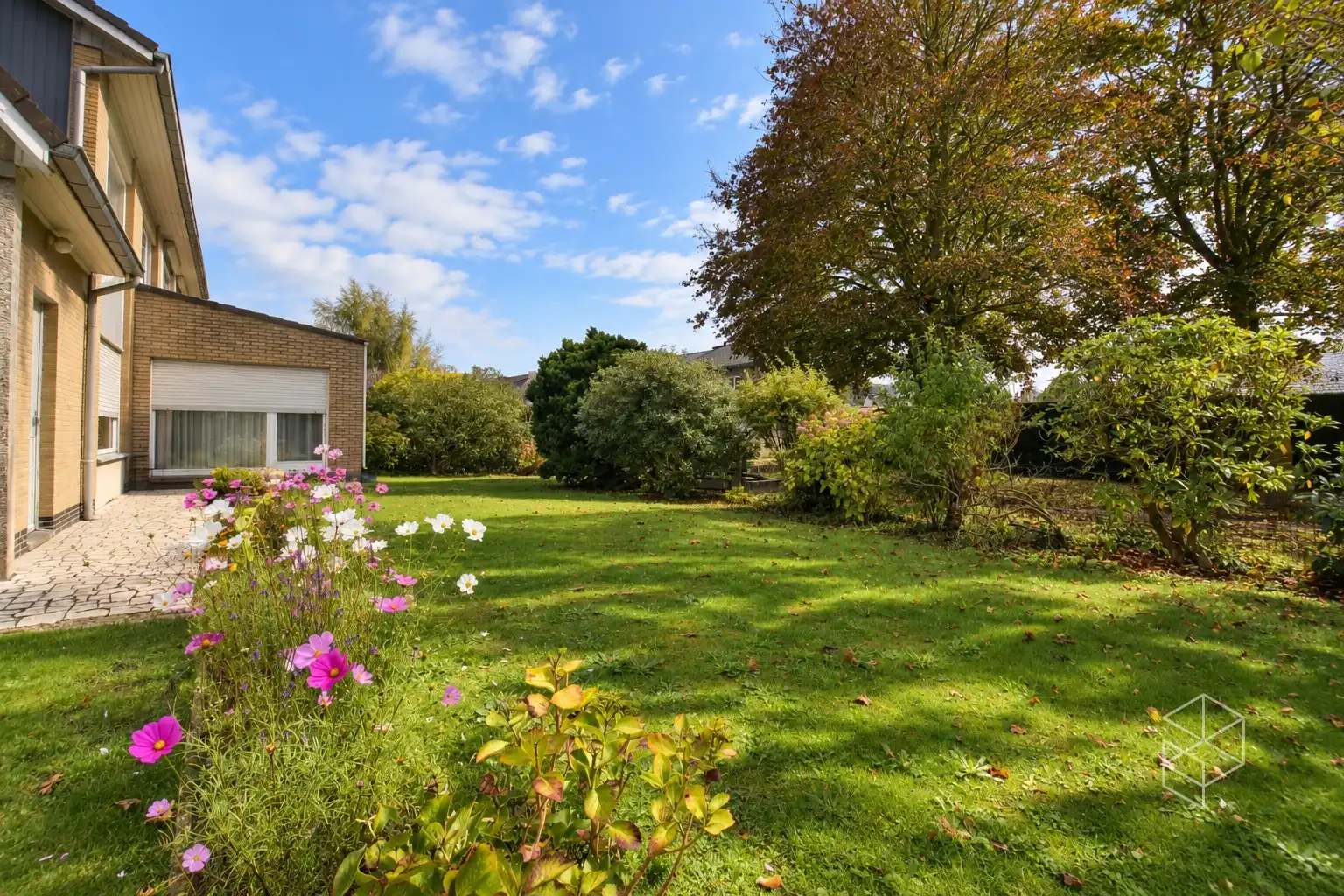 Zeer goed onderhouden gezinswoning met 4 slaapkamers en zonnige tuin foto 3
