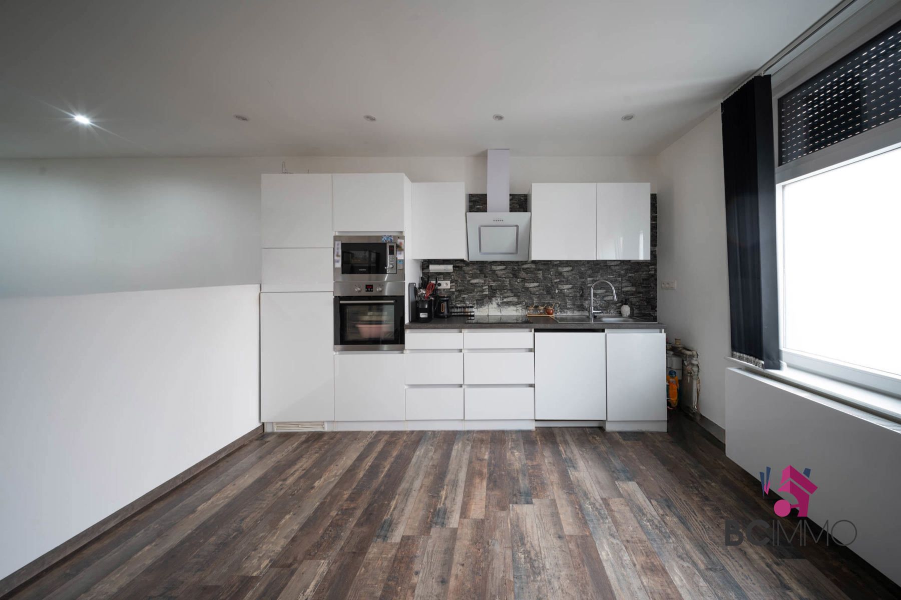 Gerenoveerde rijwoning op gunstige locatie foto 3