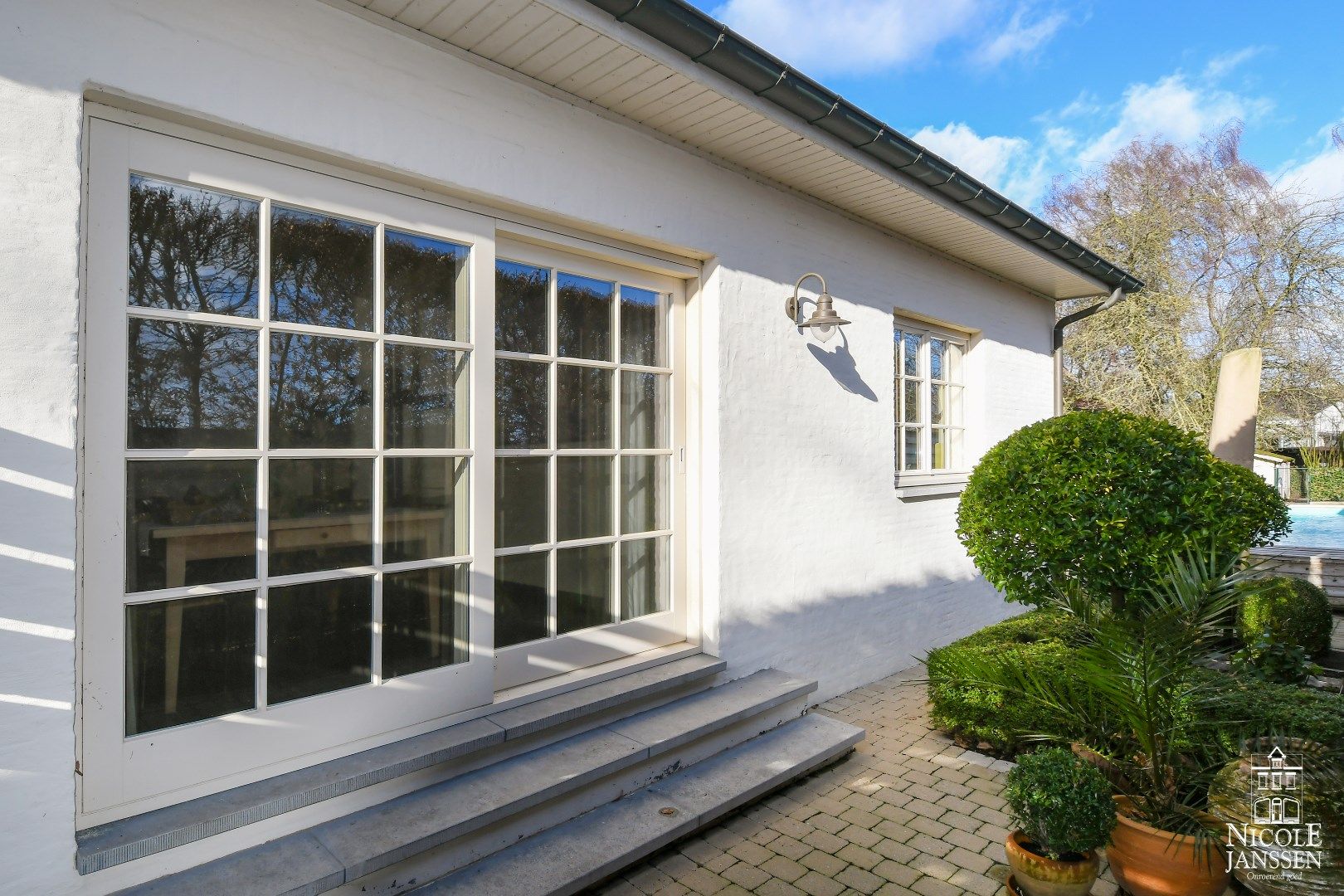 Verrassend ruime woning met bijgebouw en mooie tuin met zwembad foto 32