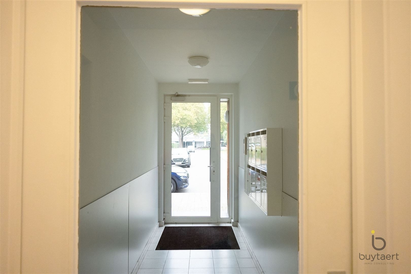 RUIME EN LICHTRIJKE PRAKTIJK IN GELIJKVLOERSAPPARTEMENT MET PRIVÉ-TUIN foto 36